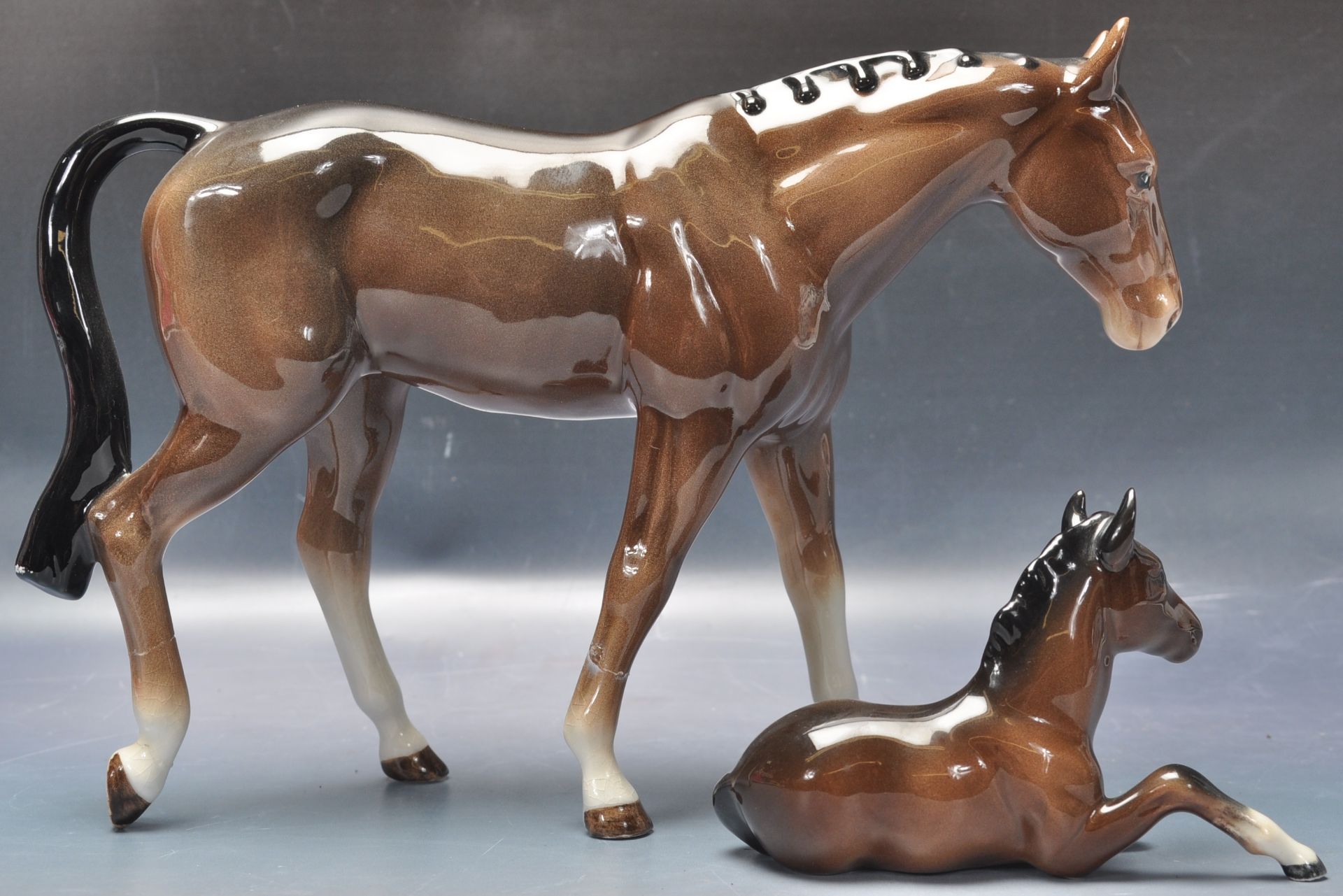 PAIR OF BROWN BESWICK HORSE FIGURINES. - Image 3 of 8