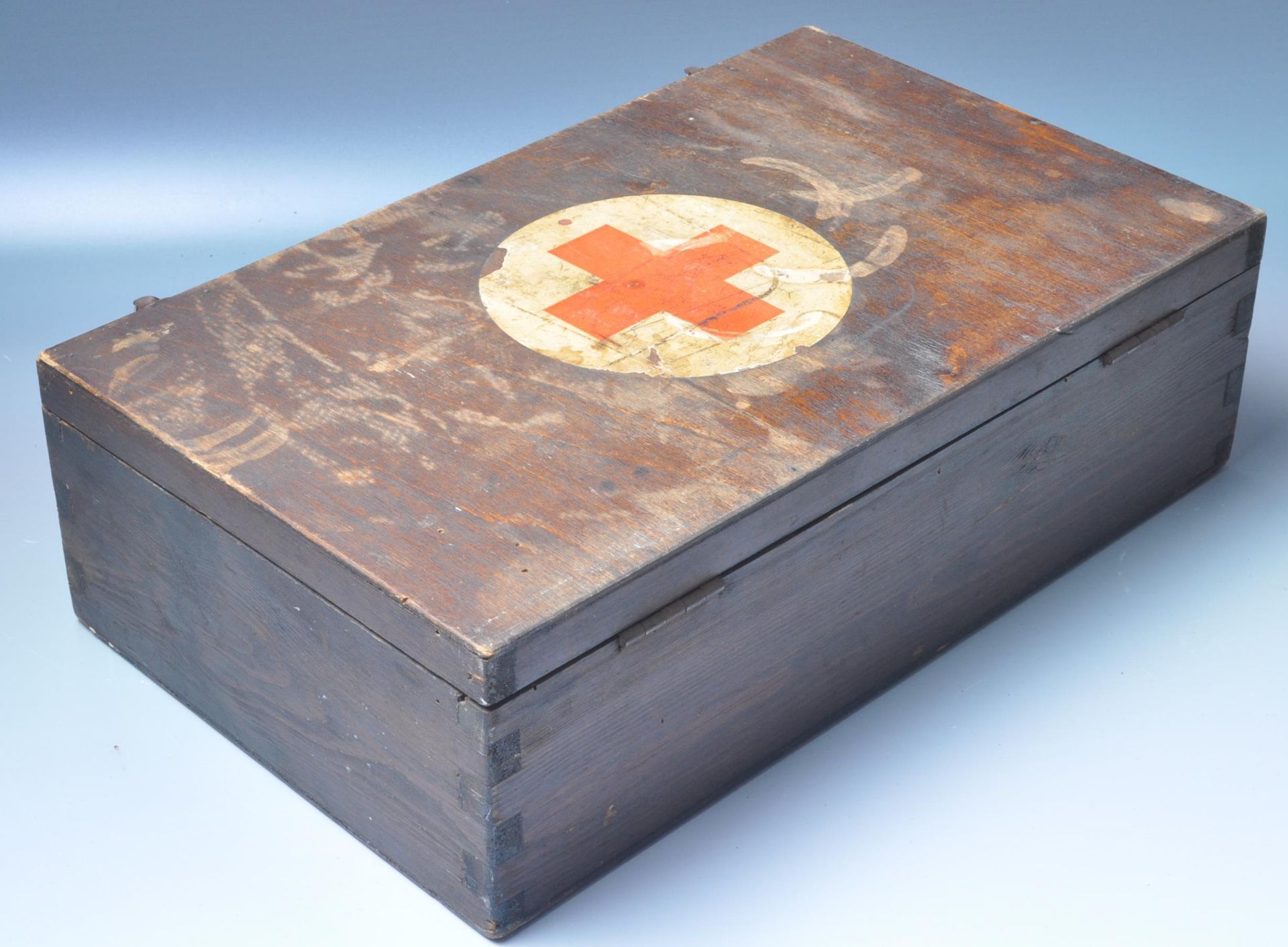 WWII 1940S 20TH CENTURY MILITARY FIRST AID BOX - Image 6 of 6