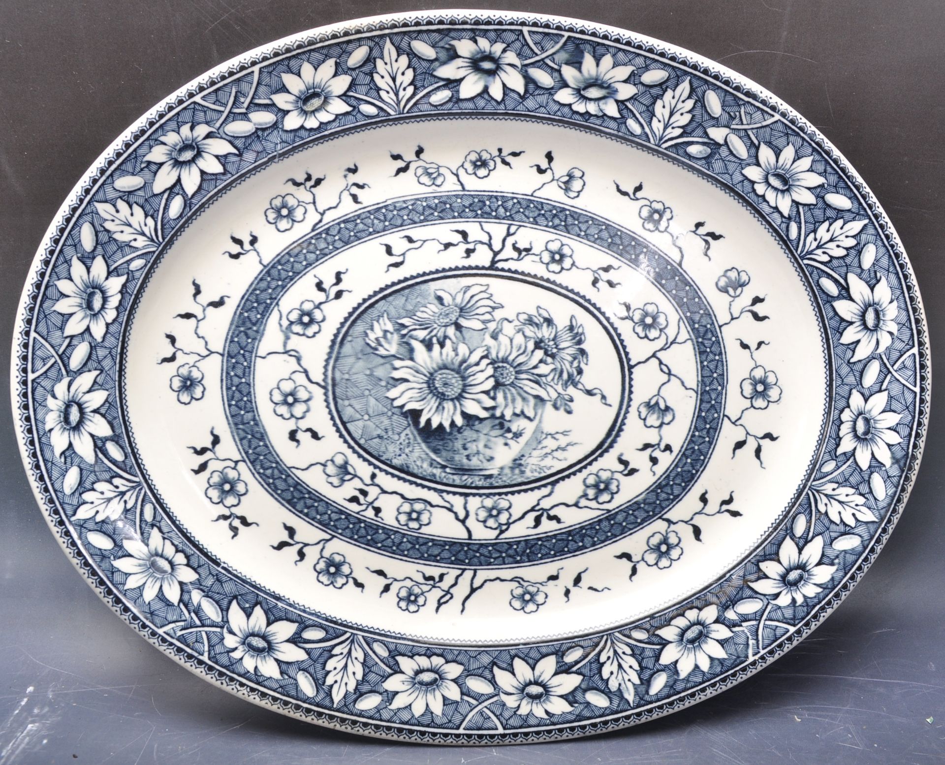 COLLECTION BLUE & WHITE 19TH & 20TH CENTURY MEAT PLATTERS - Image 4 of 7