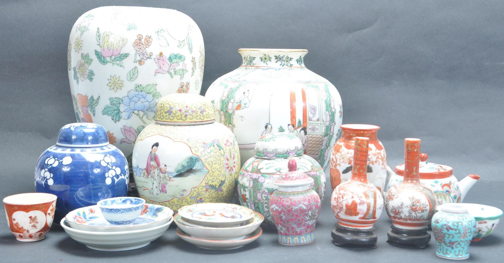 COLLECTION OF 20TH CENTURY CHINESE GINGER JARS, PLATES AND VASES.