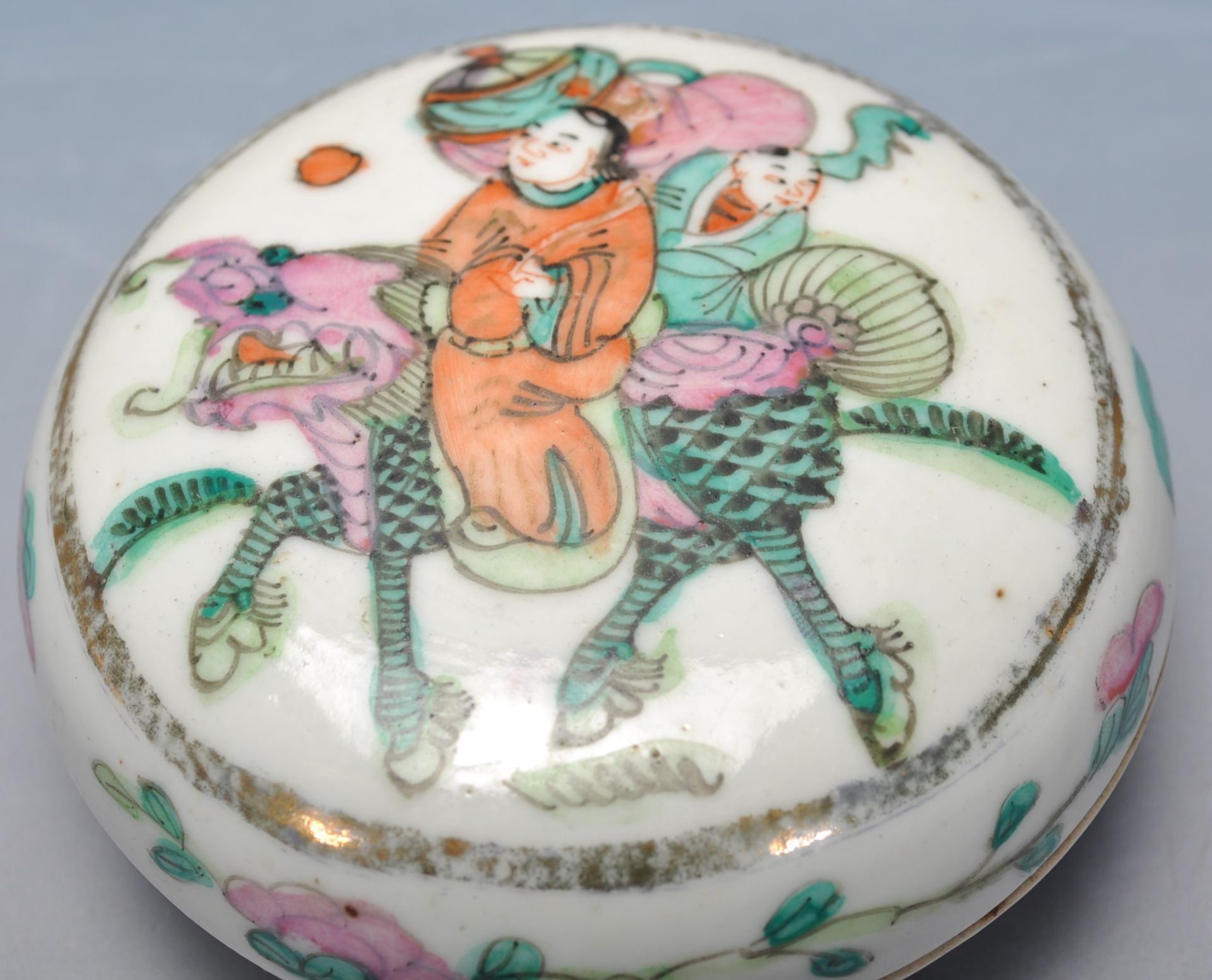 COLLECTION OF CHINESE ORIENTAL CERAMIC PORCELAIN WARE - Image 8 of 9