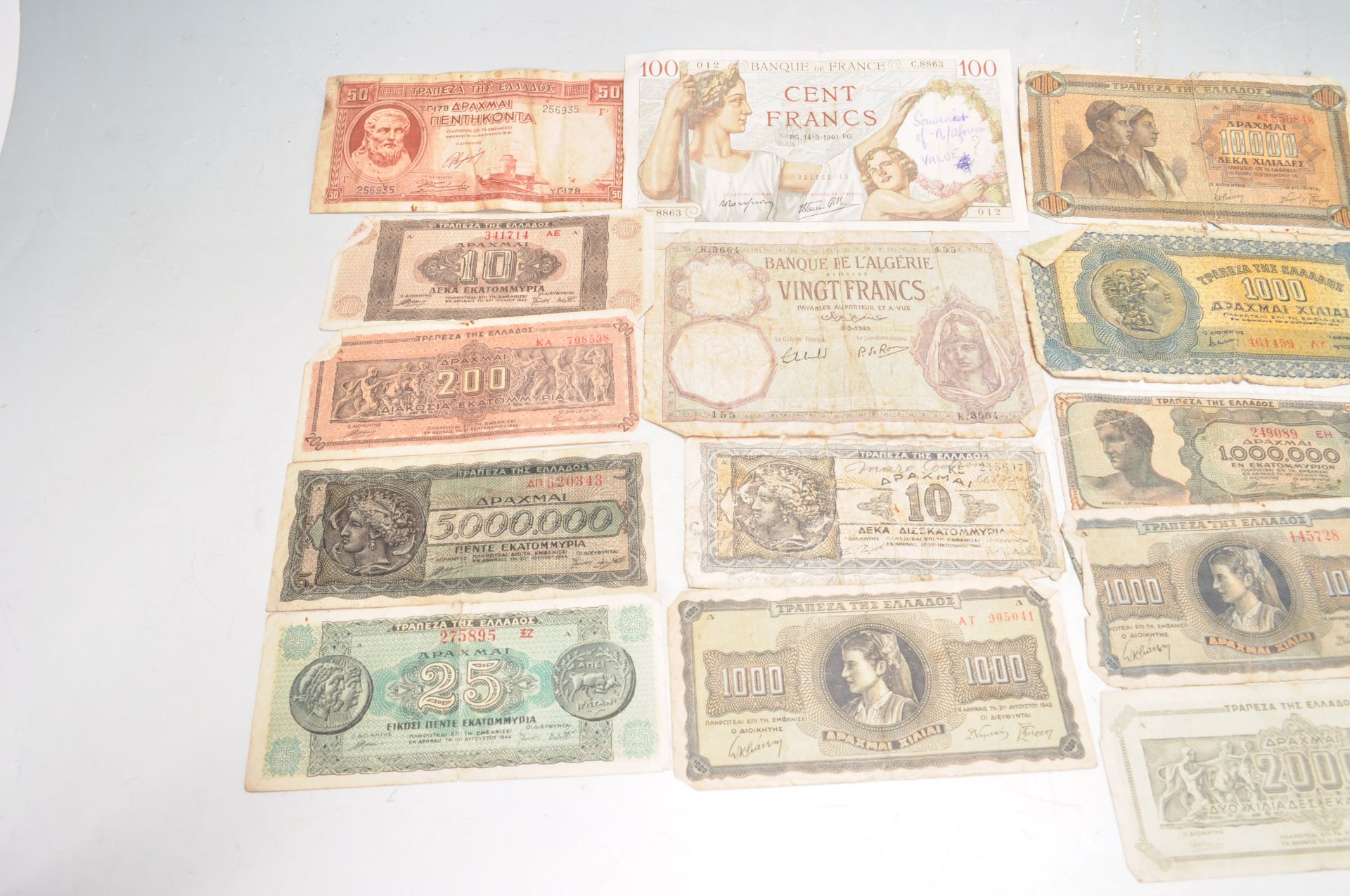 COLLECTION OF INTERNATIONAL CURRENCY NOTES FROM A VARIETY OF COUNTRIES - Image 2 of 3