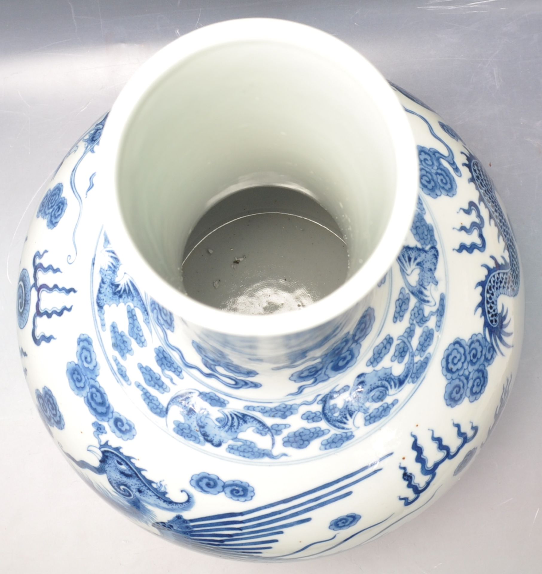 QING DYNASTY CHINESE ORIENTAL BLUE AND WHITE DRAGON AND PHOENIX CELESTIAL VASE - Image 4 of 6