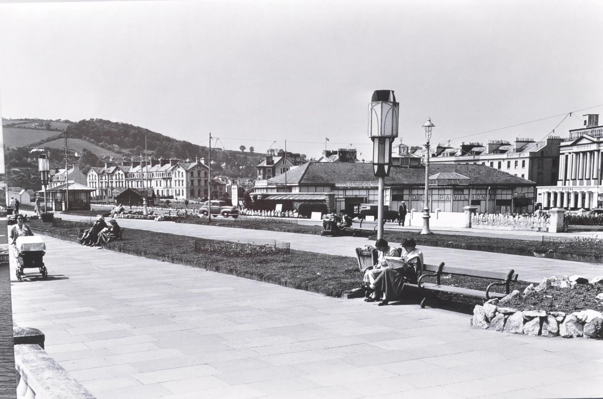 TWELVE BLACK AND WHITE PRINTEDPOSTCARD PHOTOGRAPHS OF SEASIDE TOWNS. - Image 2 of 7