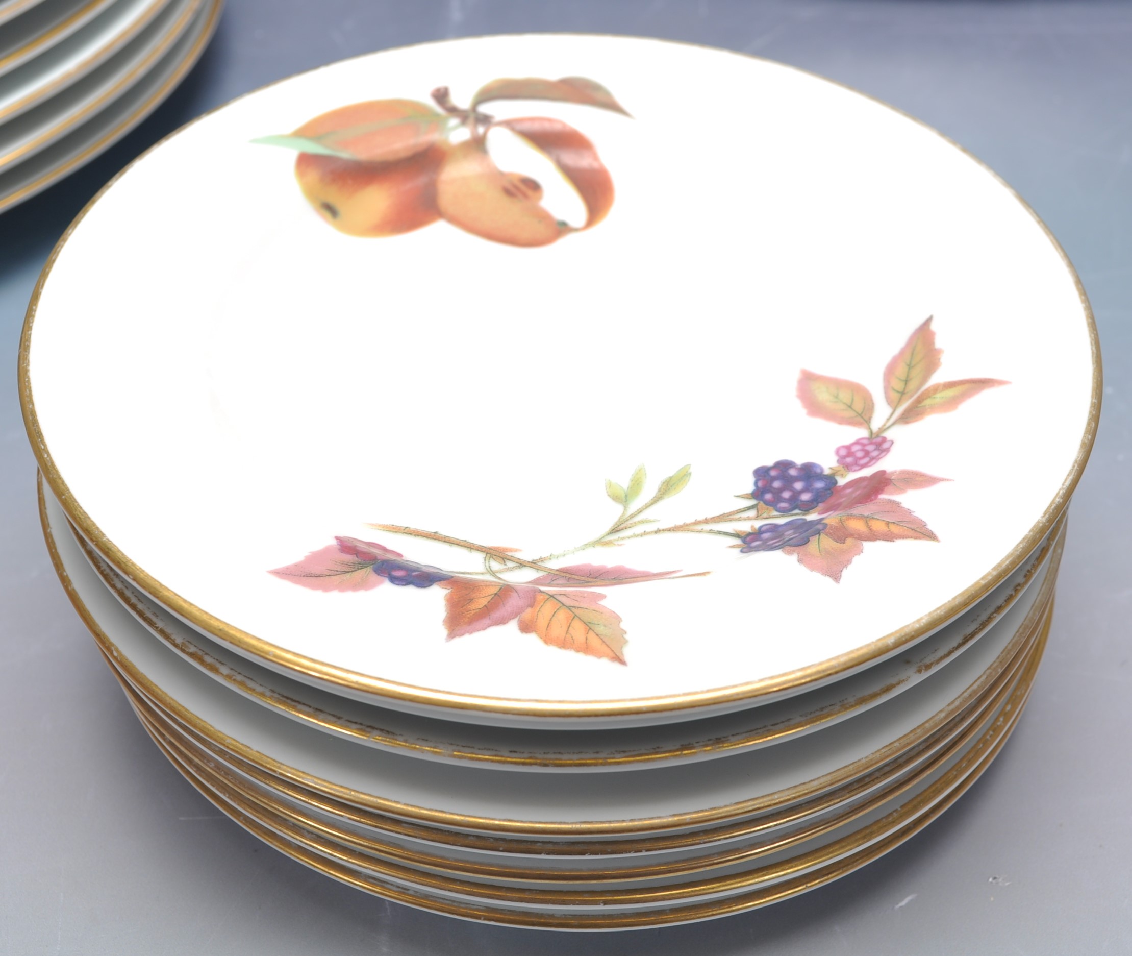 LARGE COLLECTION OF VINTAGE 20TH CENTURY ROYAL WORCESTER EVESHAM TABLEWARE - Image 10 of 16