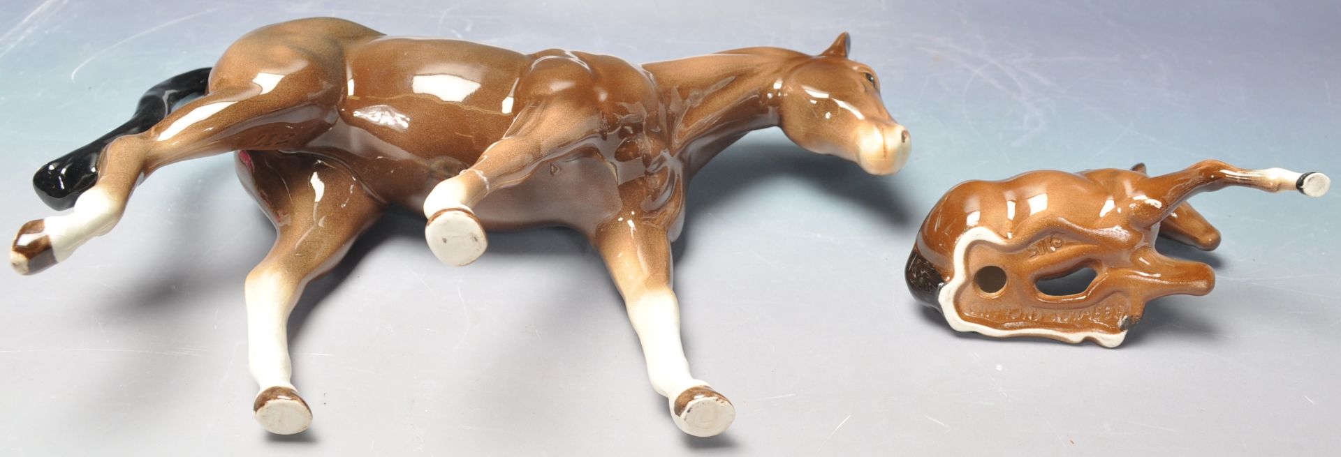 PAIR OF BROWN BESWICK HORSE FIGURINES. - Image 7 of 8