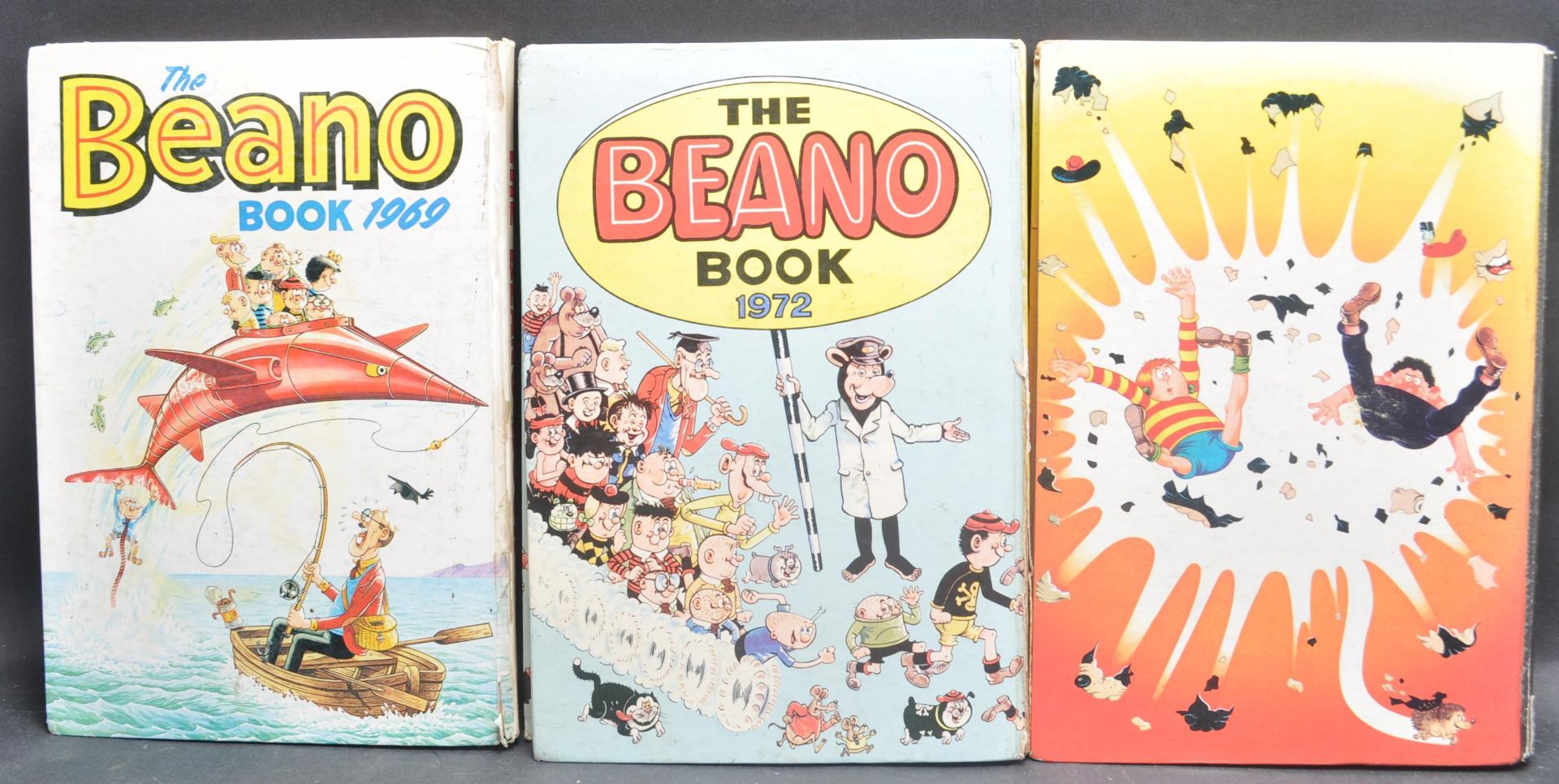 GROUP OF THREE VINTAGE BEANO BOOKS TO INCLUDE 1972, 1964 AND 1969. - Bild 3 aus 10