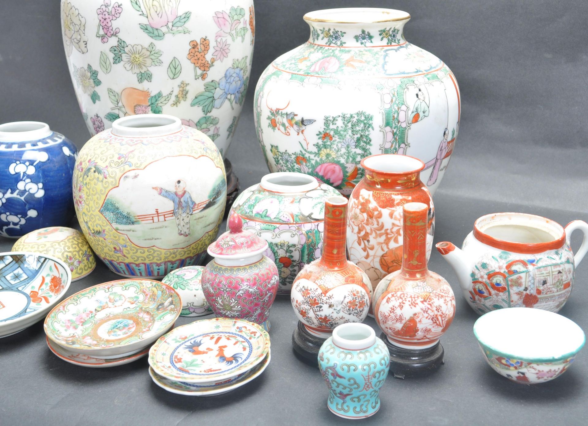 COLLECTION OF 20TH CENTURY CHINESE GINGER JARS, PLATES AND VASES. - Image 6 of 11