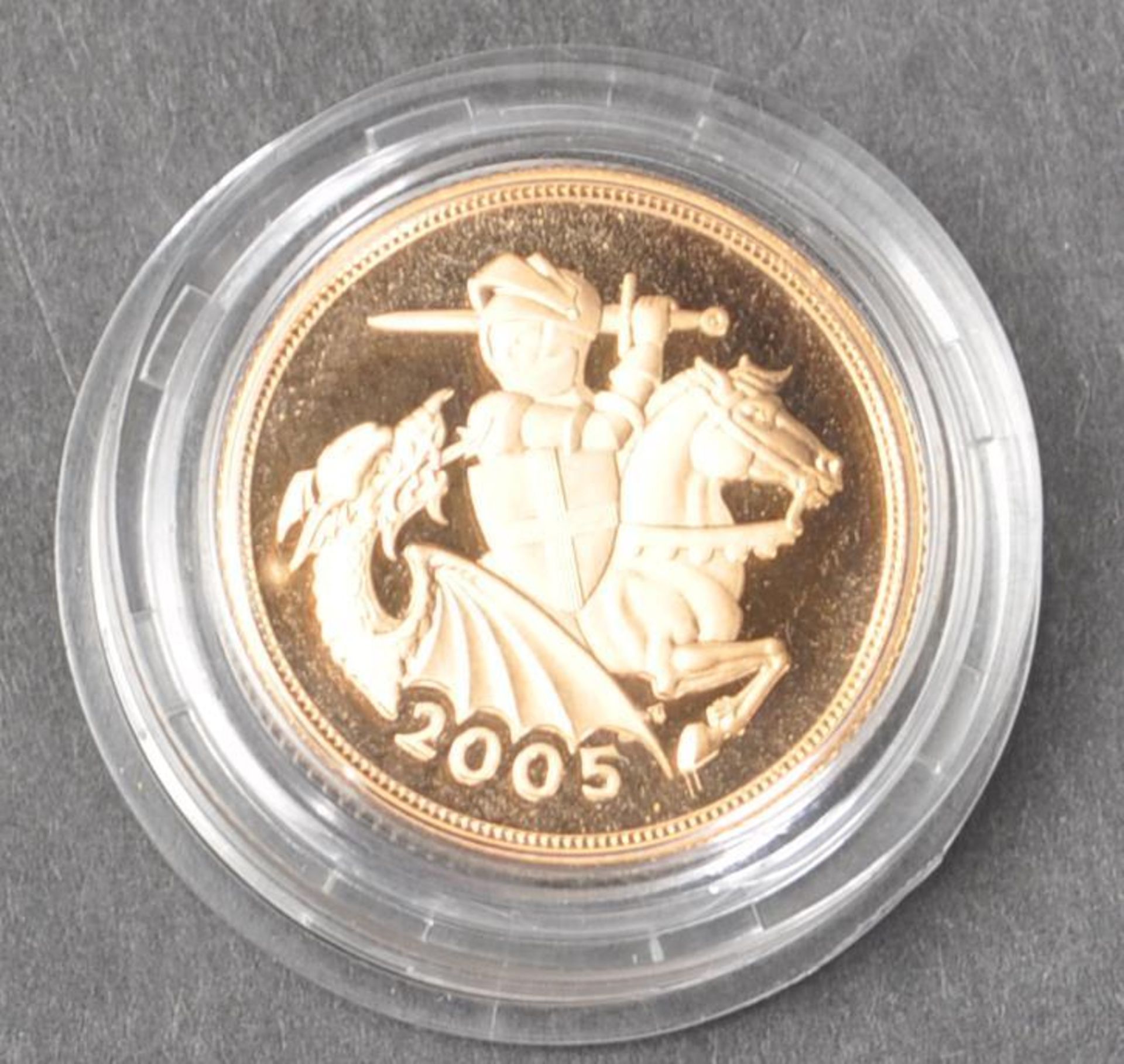 2005 ELIZABETH II 22CT GOLD SOVEREIGN COIN - Image 3 of 4