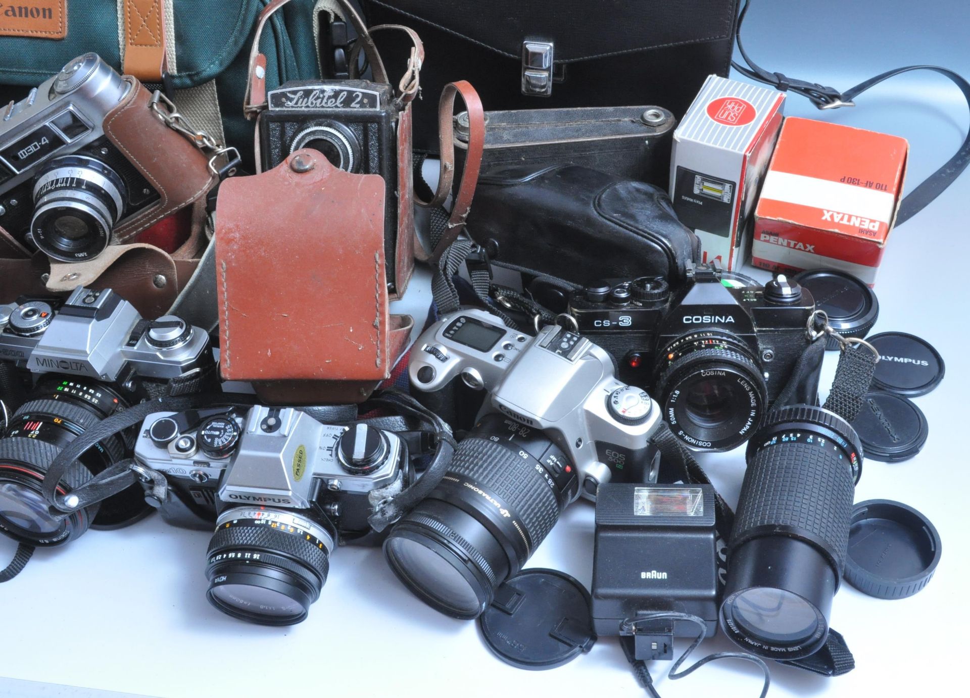 COLLECTION OF VINTAGE 20TH CENTURY 35MM CAMERAS - Image 3 of 7