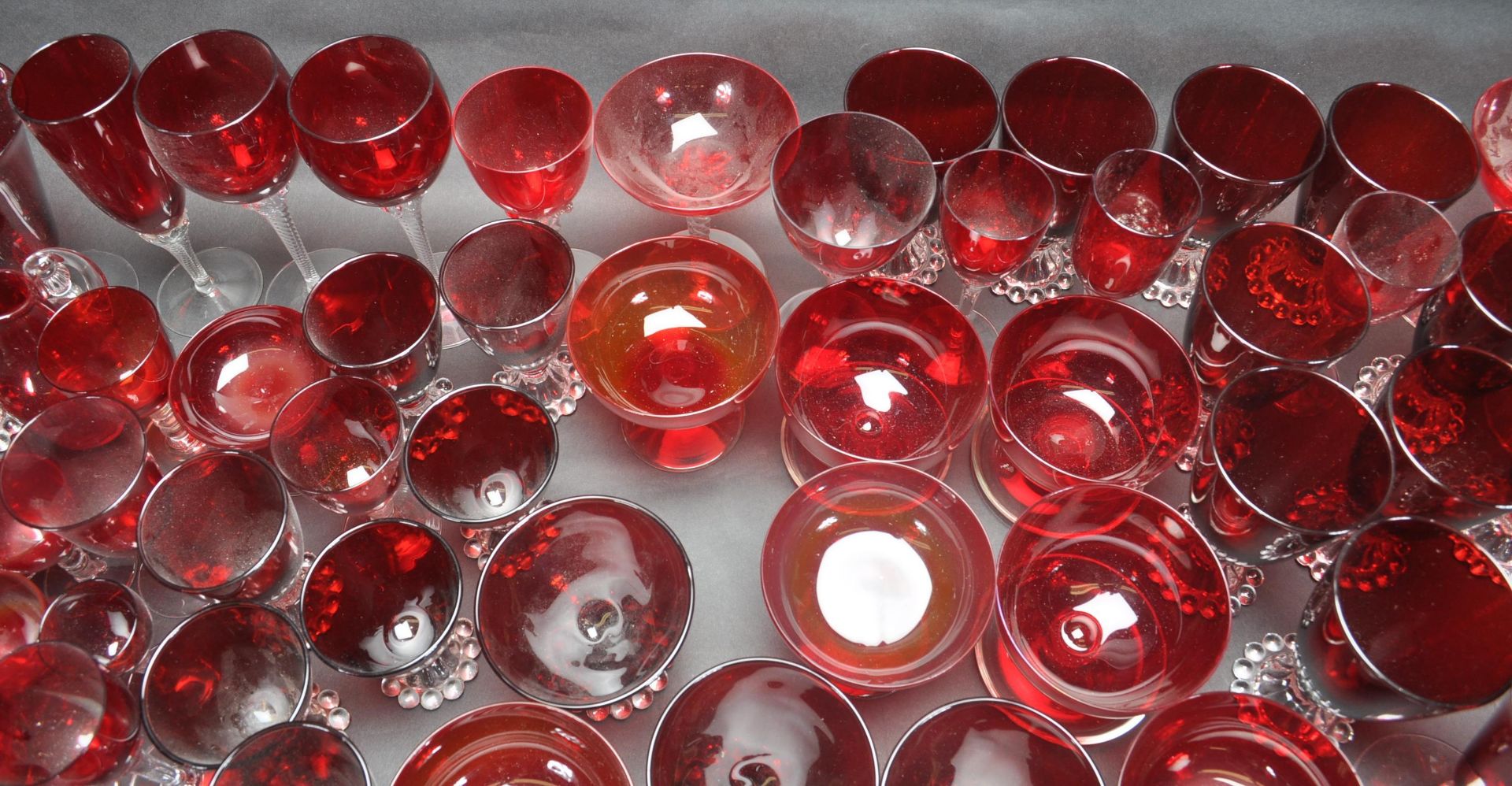 LARGE MIXED COLLECTION OF RED ANCHOR HOCKING GLASSWARE - Image 10 of 10