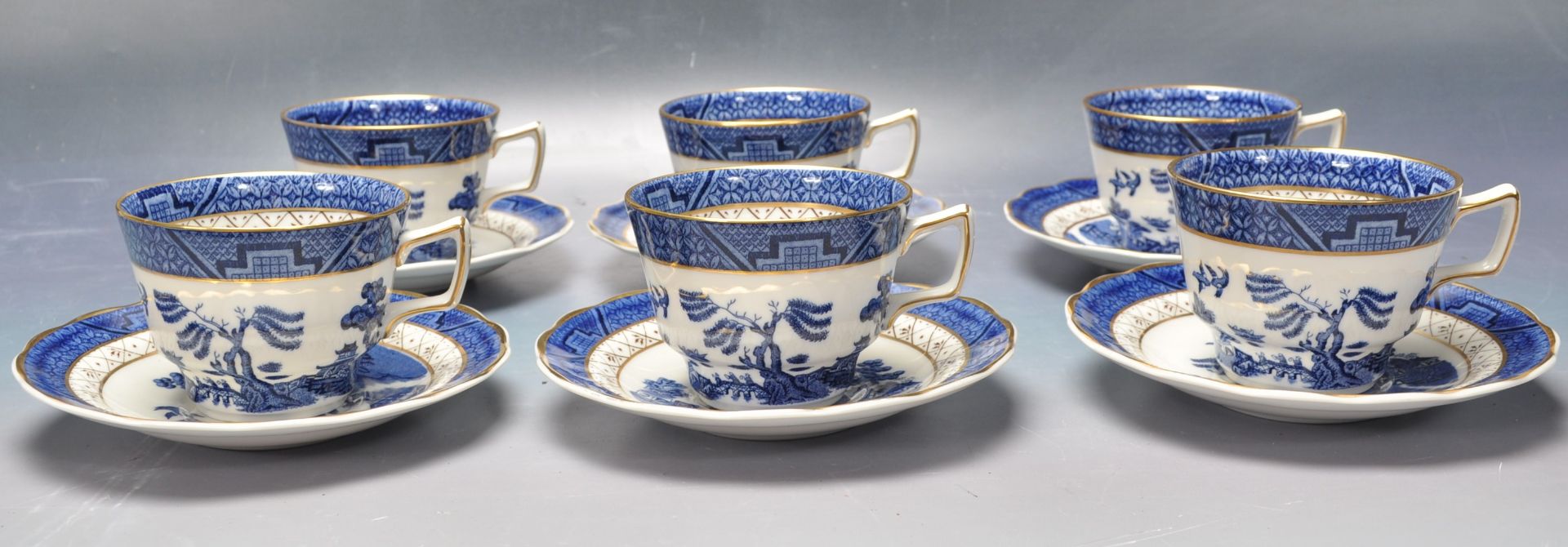 SET OF VINTAGE ROYAL DOULTON BOOTHS REAL OLD WILLOW TEA CUPS AND SAUCERS - Image 3 of 6