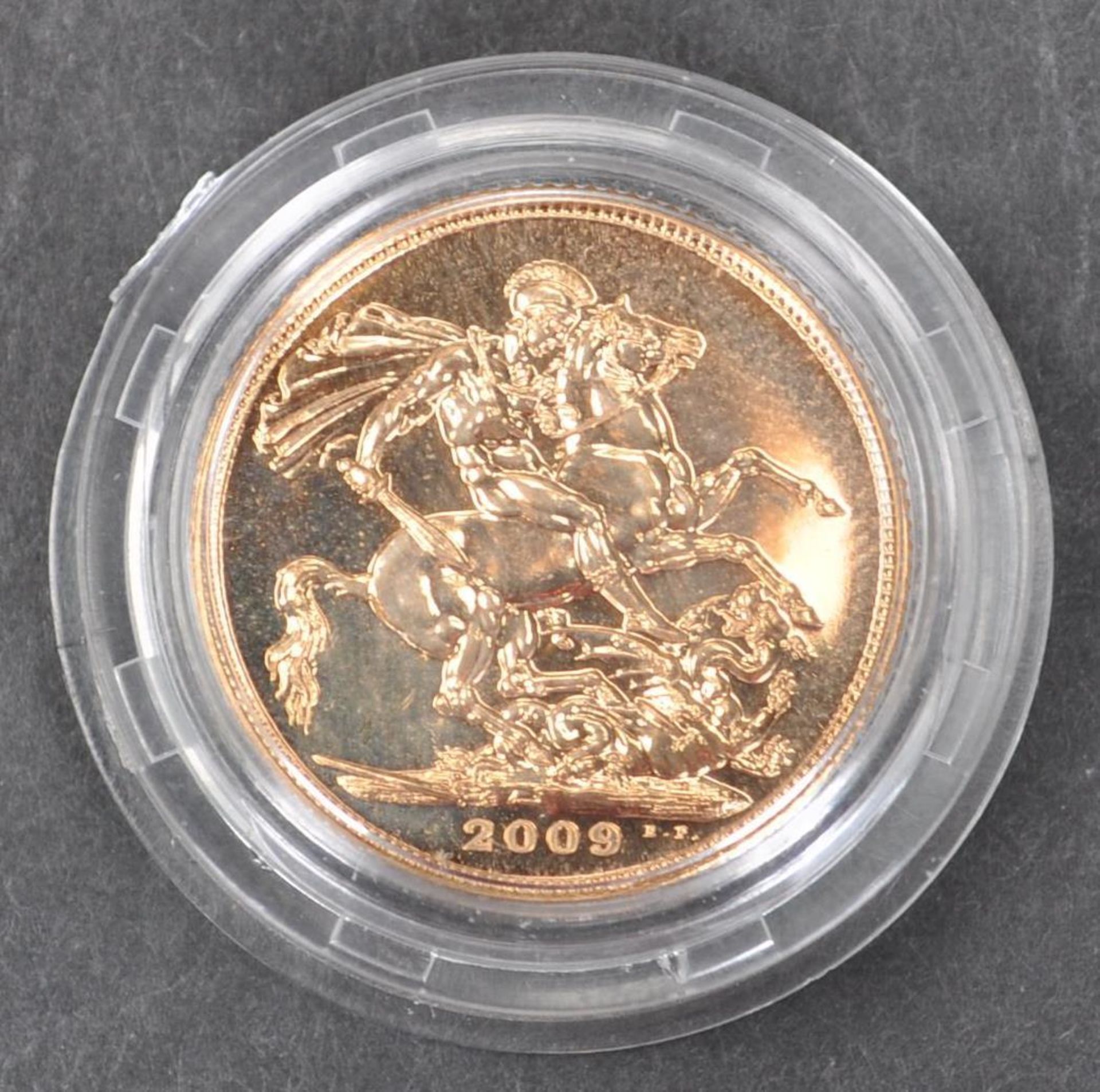 2009 ELIZABETH II 22CT GOLD SOVEREIGN COIN - Image 2 of 2