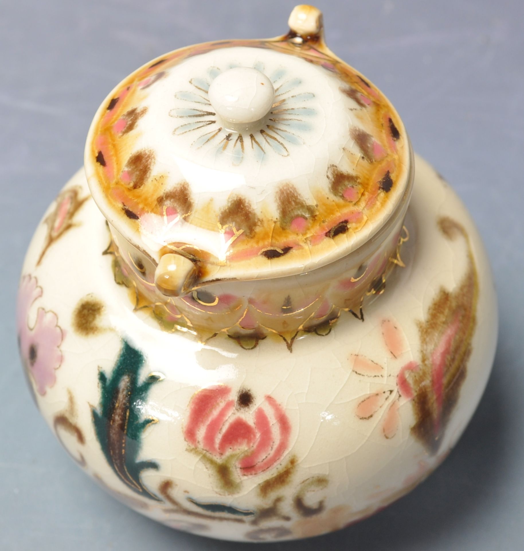 EARLY 2OTH CENTURY ZSOLNAY PECS HUNGARIAN LIDDED VASE - Image 5 of 5