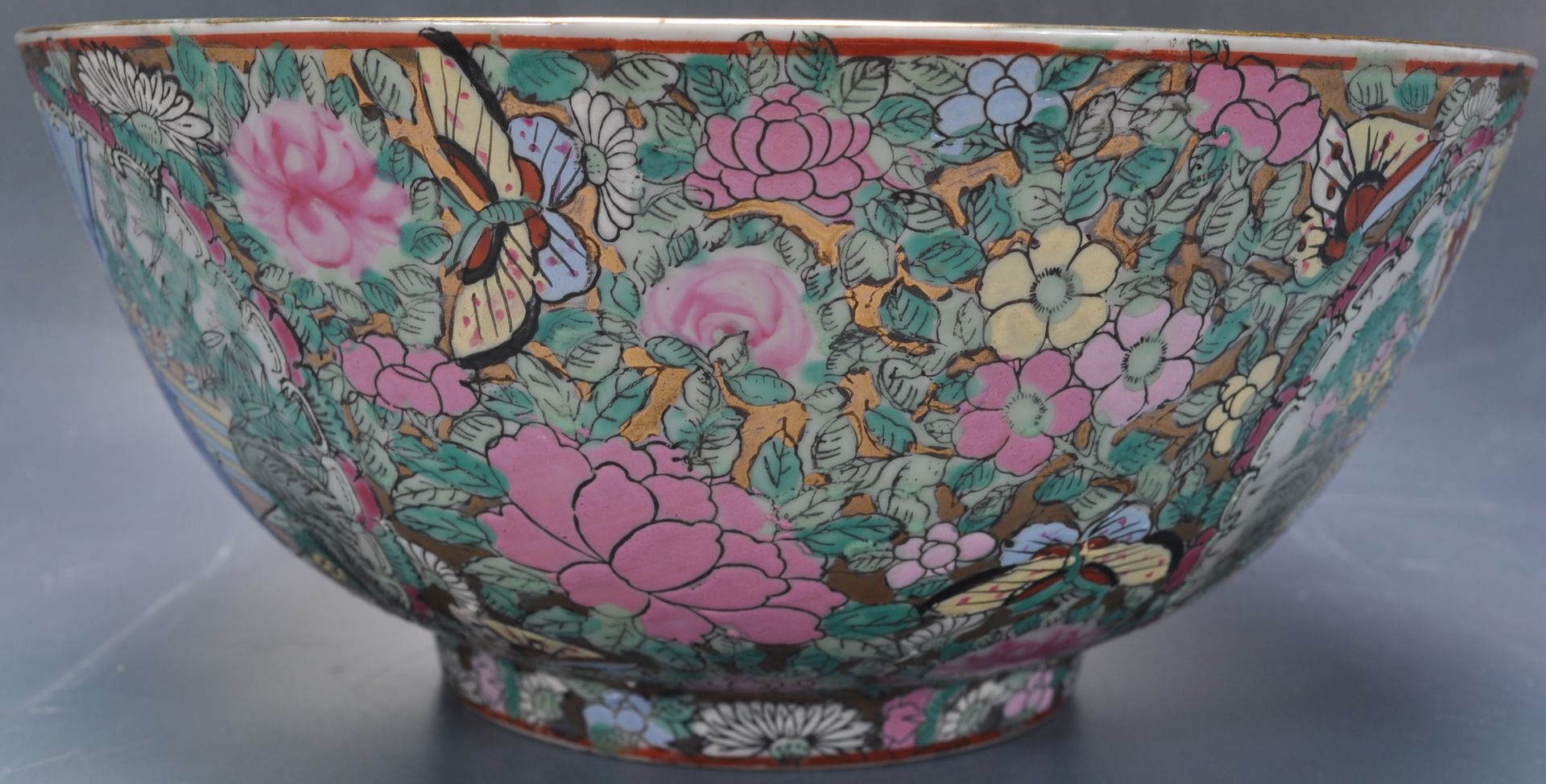 EARLY 20TH CENTURY GUANGZHOU PERIOD FAMILLE VERTE BOWL - Image 6 of 7