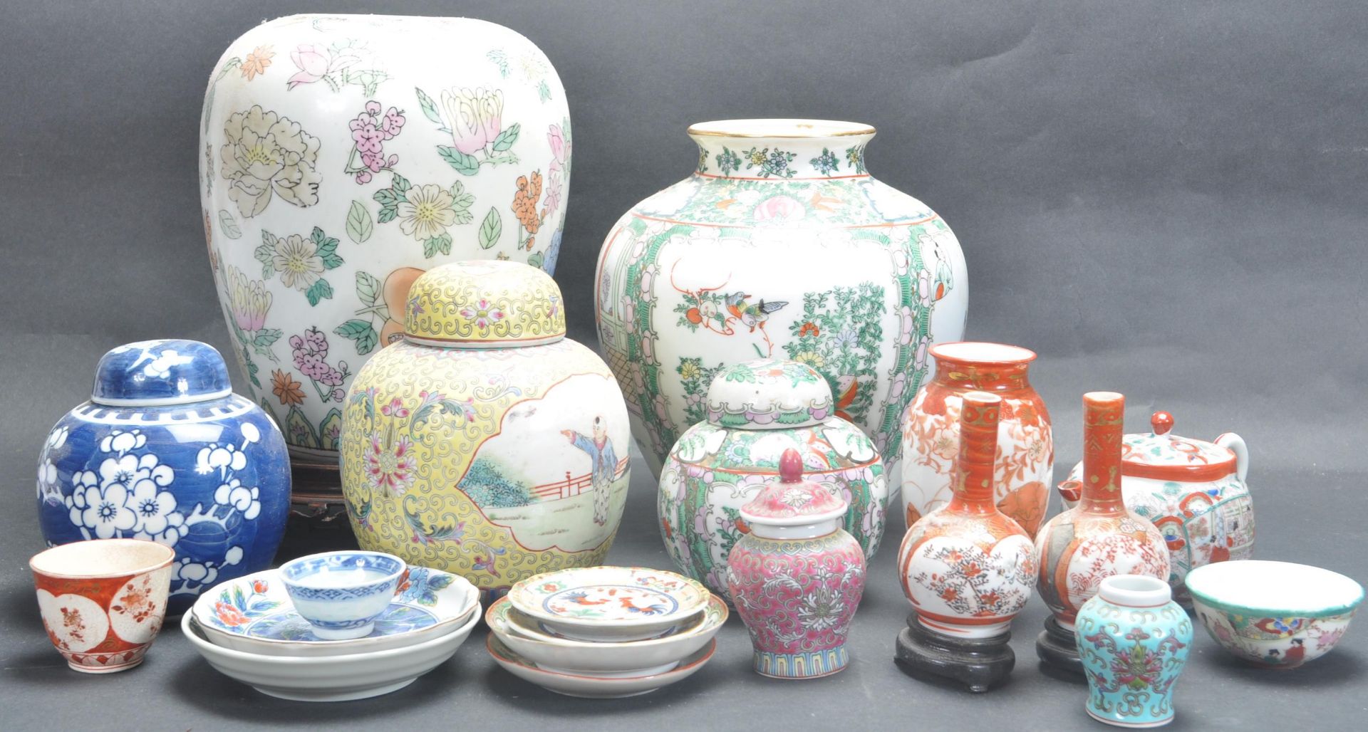 COLLECTION OF 20TH CENTURY CHINESE GINGER JARS, PLATES AND VASES. - Image 4 of 11