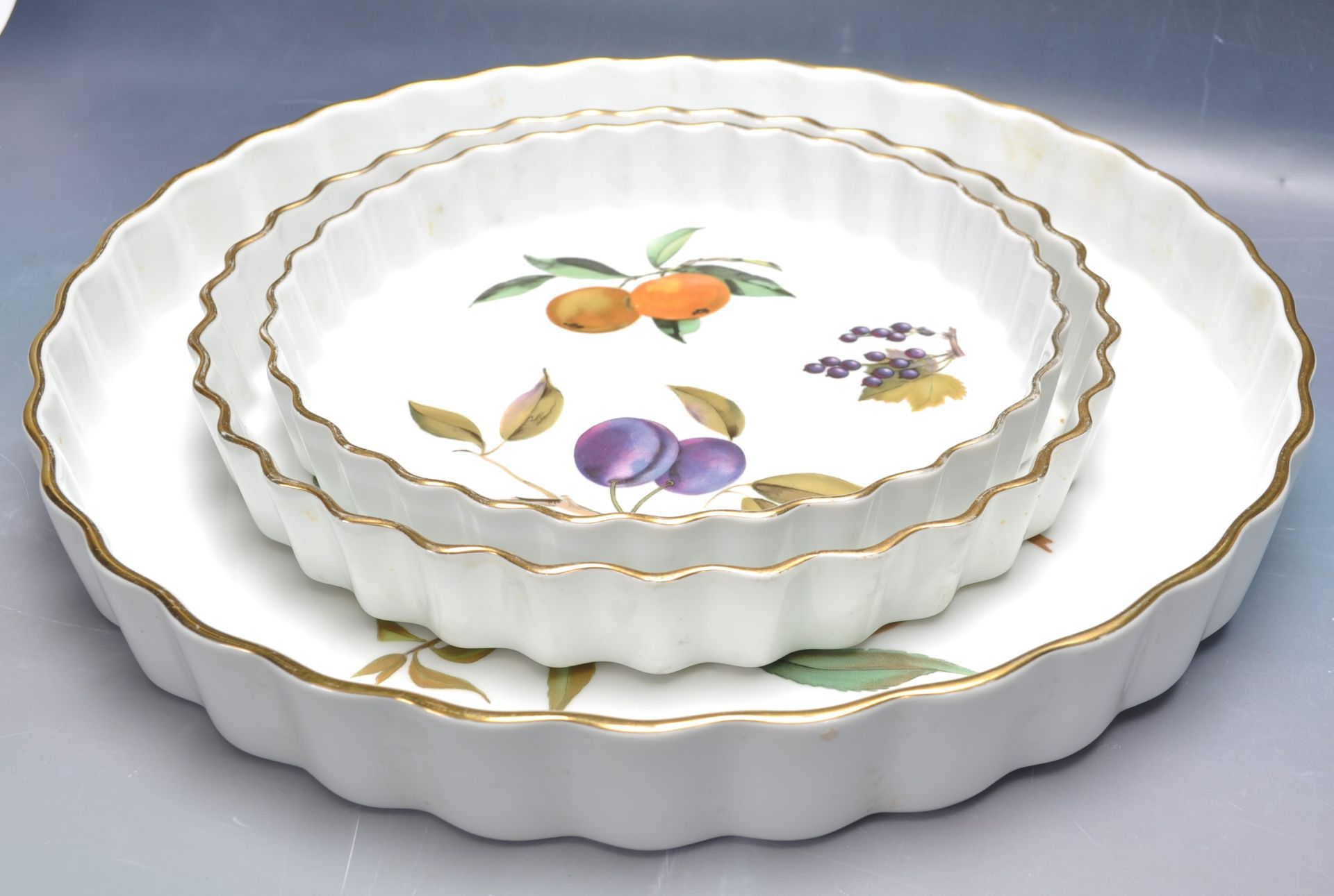 LARGE COLLECTION OF VINTAGE 20TH CENTURY ROYAL WORCESTER EVESHAM TABLEWARE - Image 11 of 16