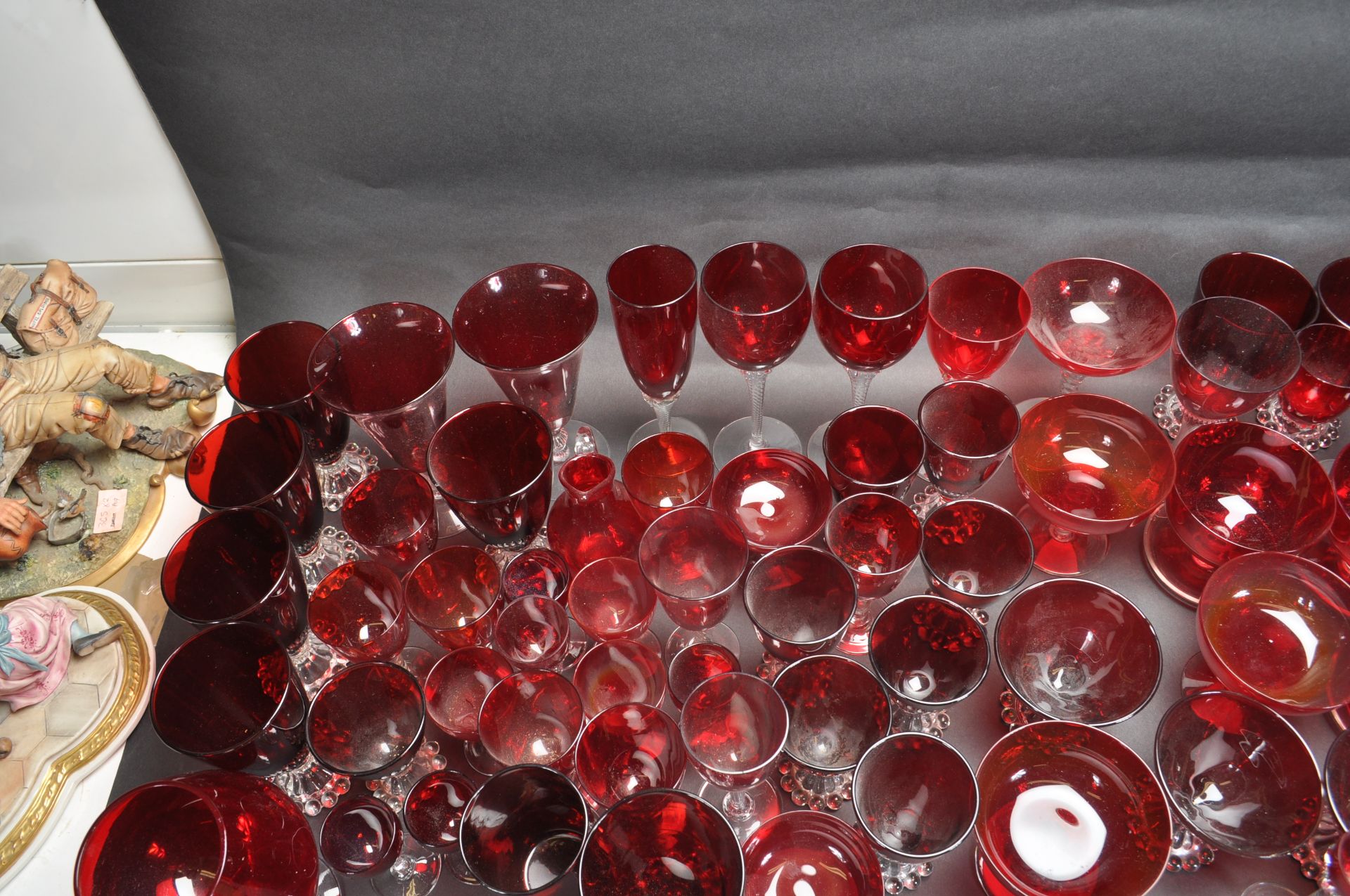 LARGE MIXED COLLECTION OF RED ANCHOR HOCKING GLASSWARE - Image 8 of 10