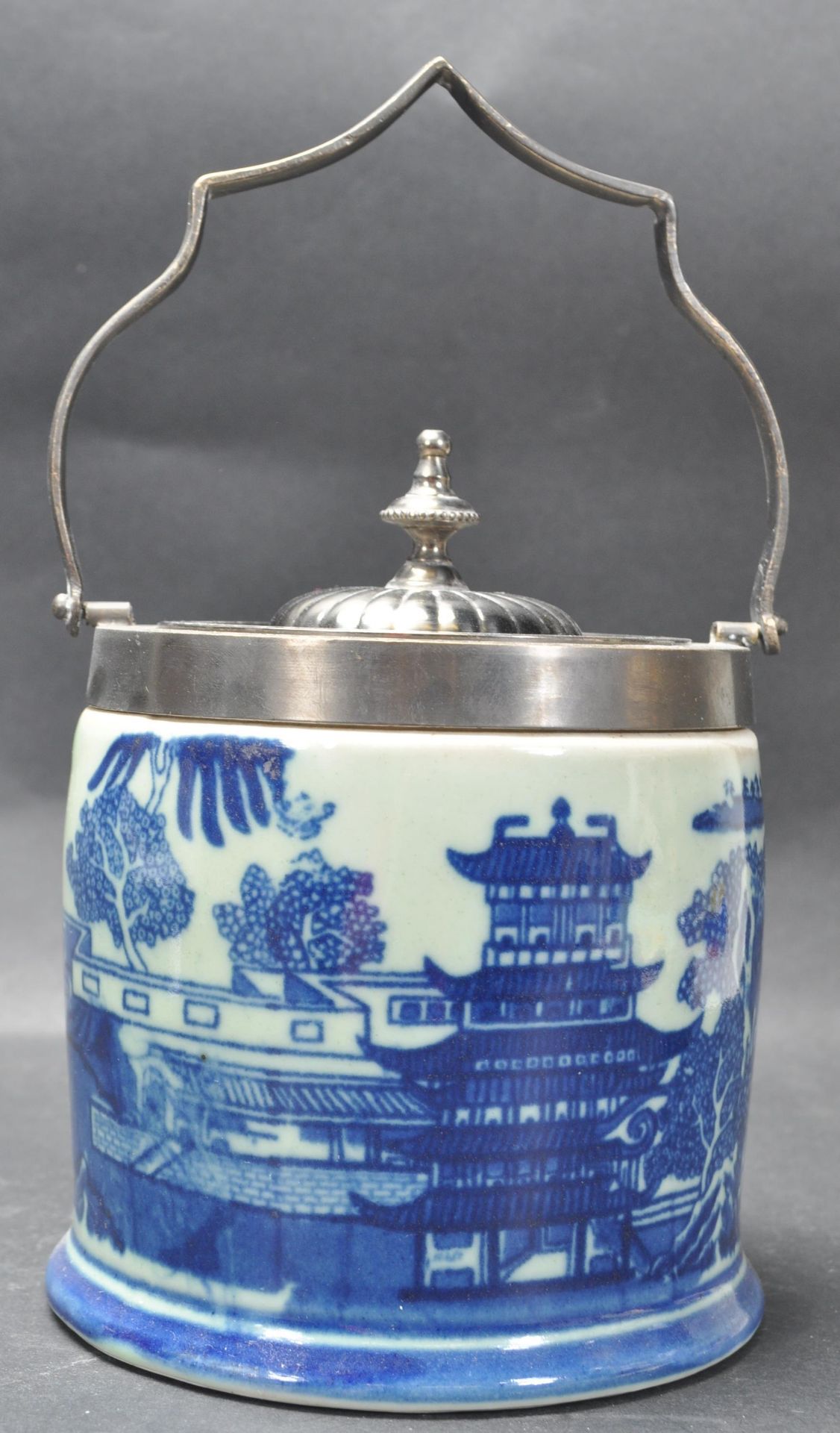 20TH CENTURY CHINESE CHINA BISCUIT BARREL - Image 3 of 6