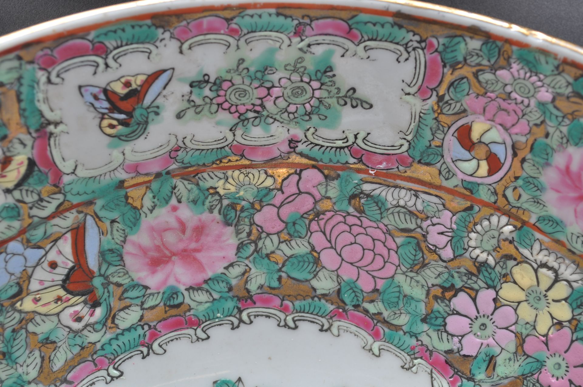 EARLY 20TH CENTURY GUANGZHOU PERIOD FAMILLE VERTE BOWL - Image 3 of 7