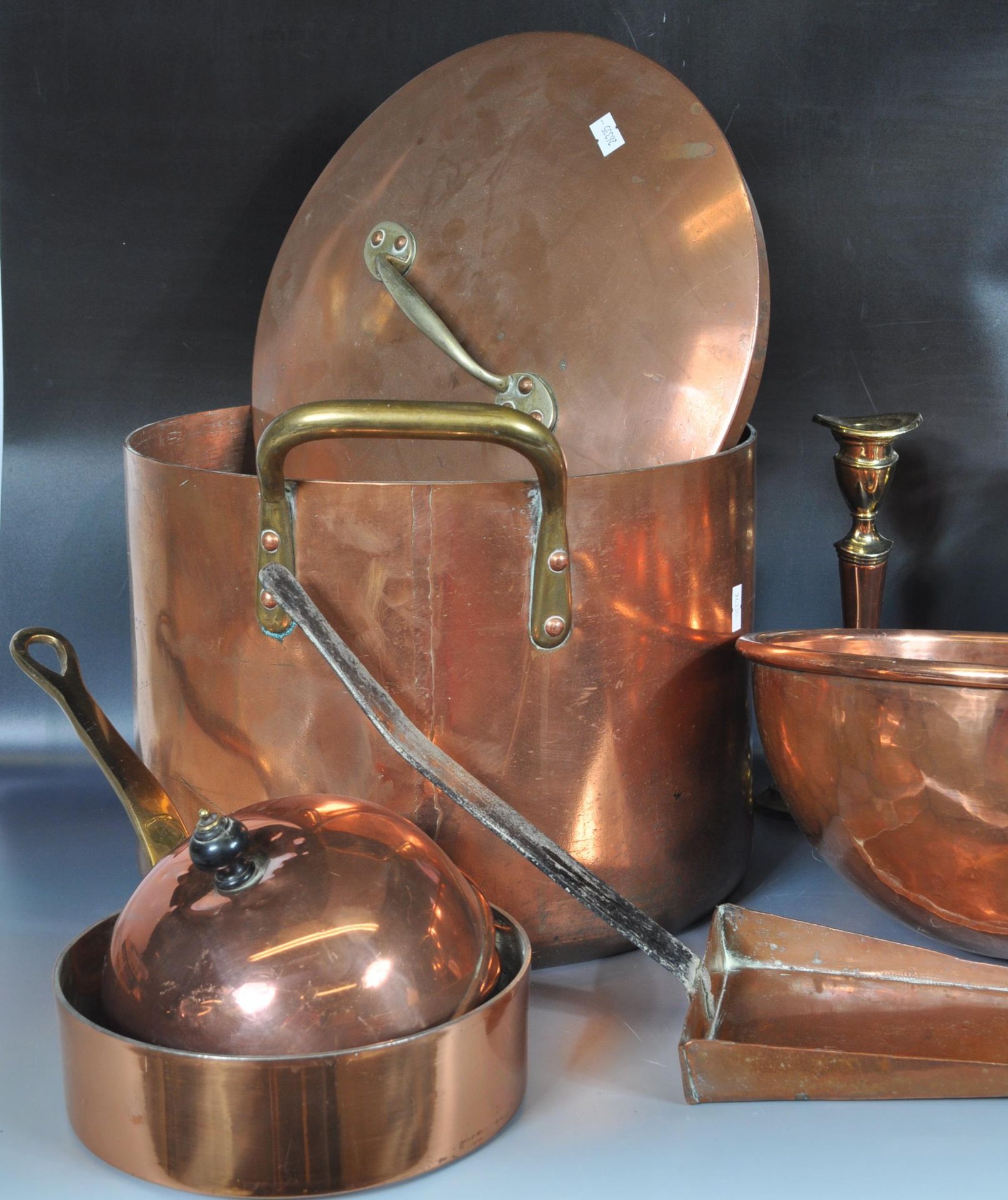 COPPER AND BRASS SAUCEPAN - JAM PANS AND COOKING WARES - Image 3 of 5