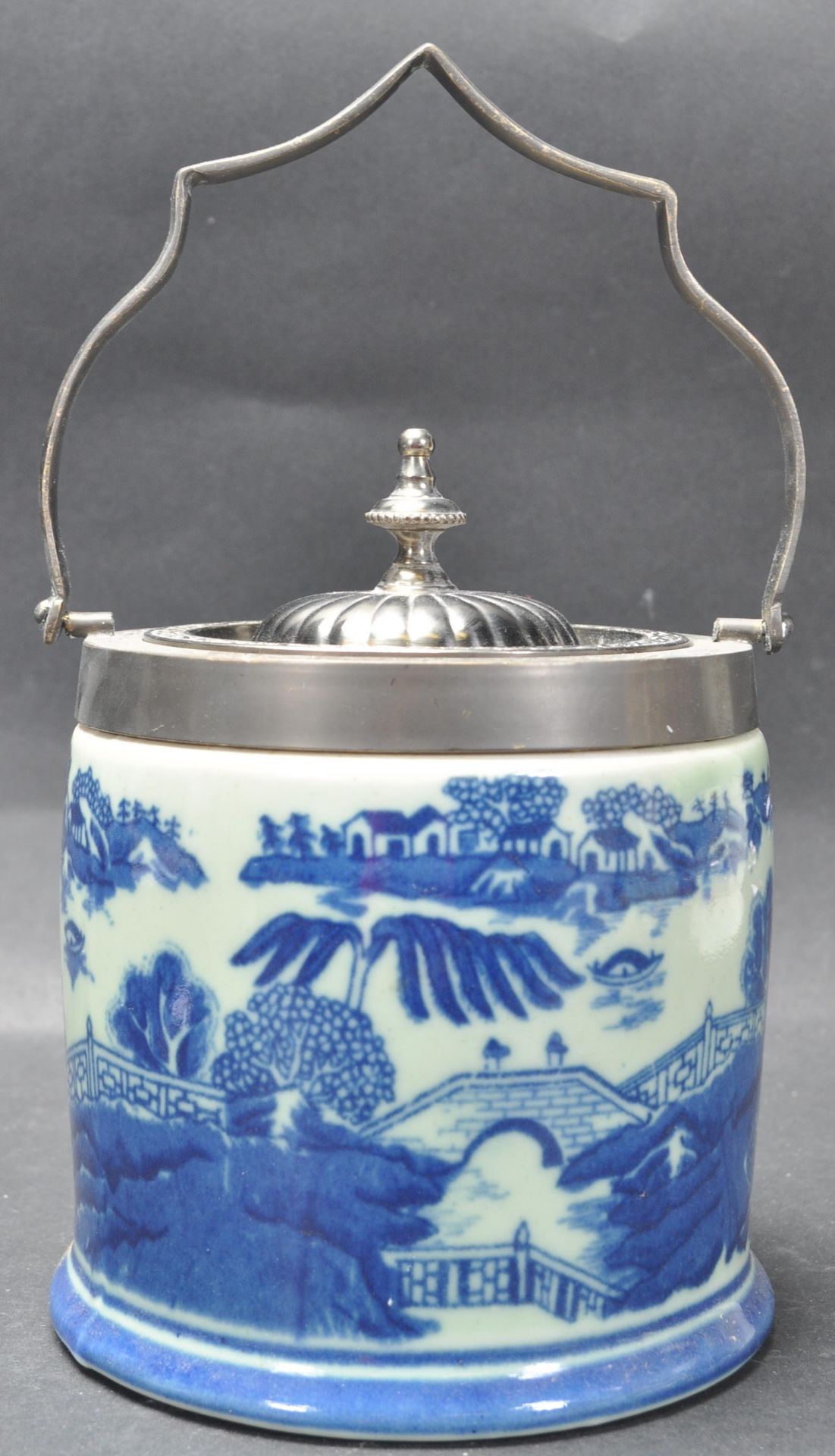 20TH CENTURY CHINESE CHINA BISCUIT BARREL