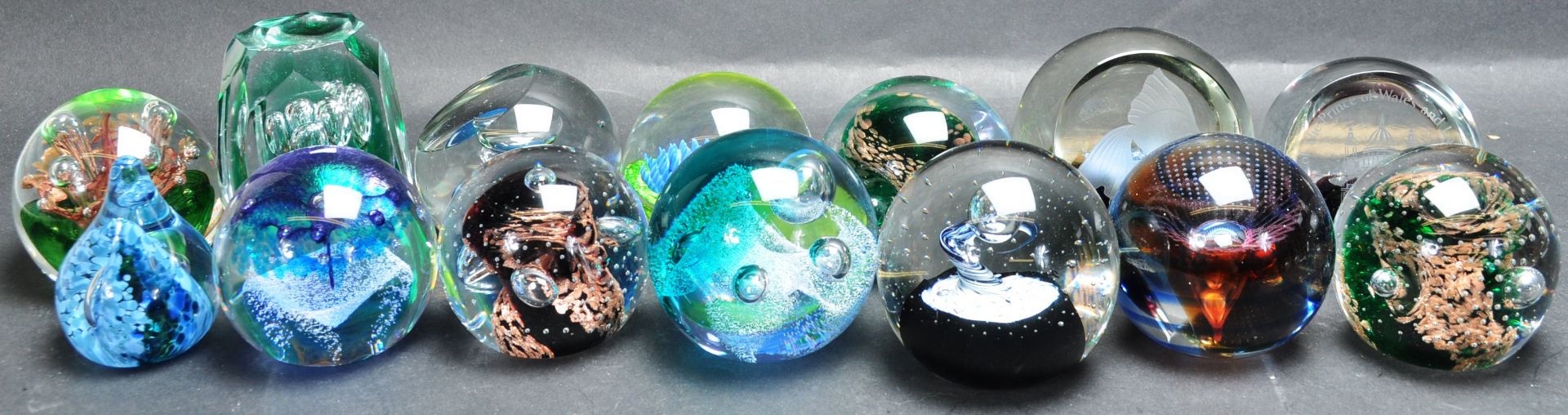 COLLECTION OF 20TH CENTURY CAITHNESS PAPERWEIGHTS.