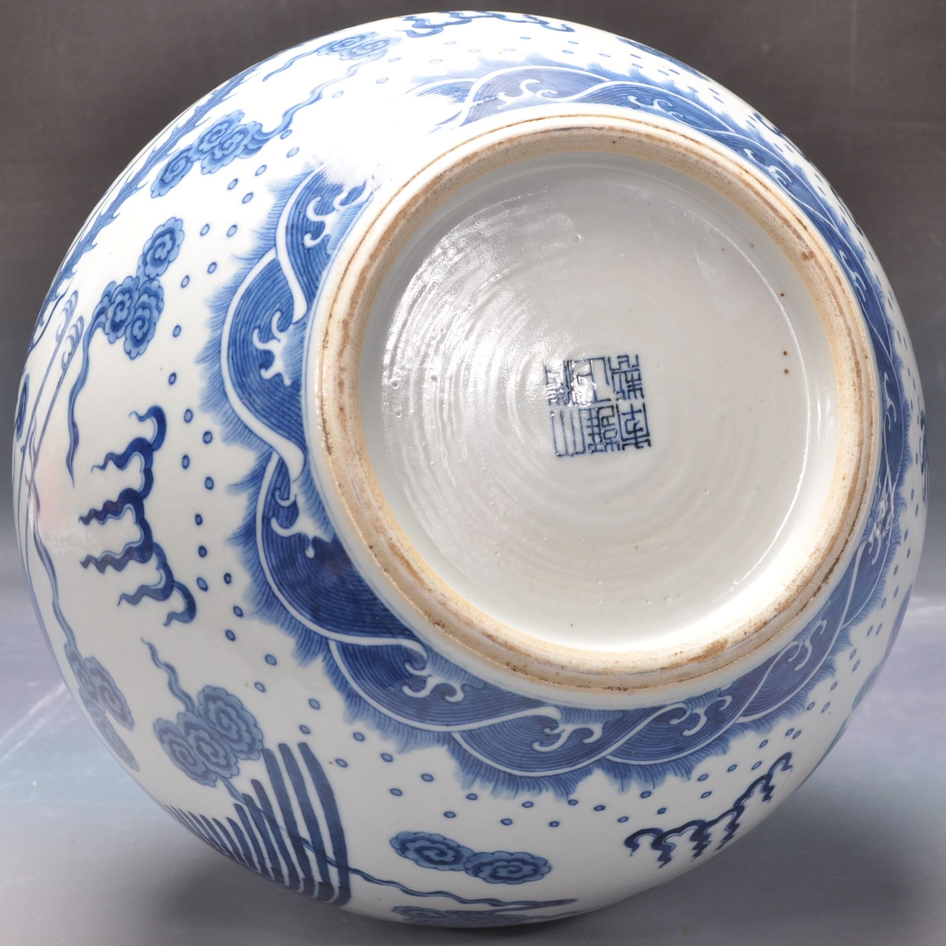 QING DYNASTY CHINESE ORIENTAL BLUE AND WHITE DRAGON AND PHOENIX CELESTIAL VASE - Image 5 of 6