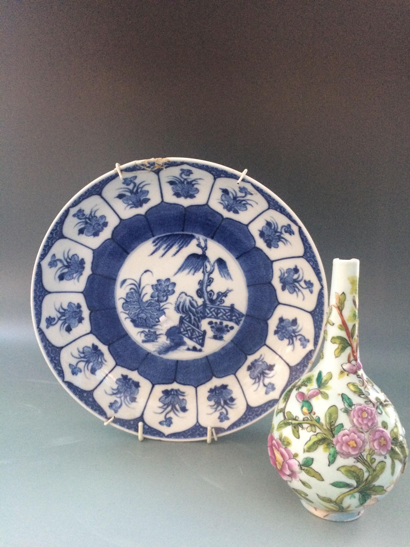 19TH CENTURY CHINESE ORIENTAL BLUE AND WHITE CABINET PLATE AND VASE