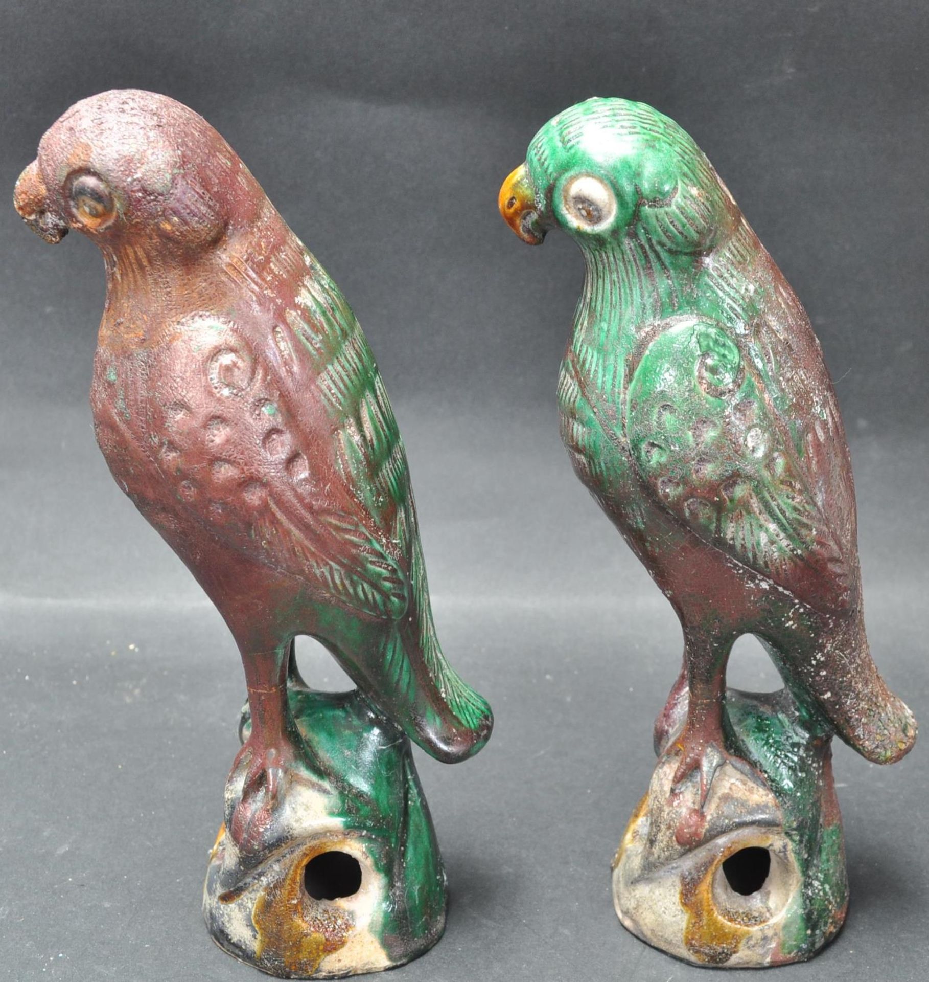 PAIR OF EARLY 20TH CENTURY CHINESE ORIENTAL PARROTS - Image 4 of 6