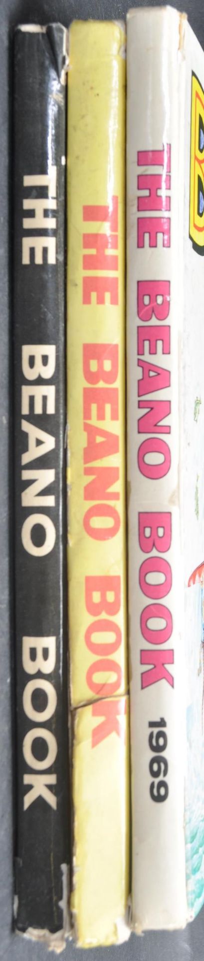 GROUP OF THREE VINTAGE BEANO BOOKS TO INCLUDE 1972, 1964 AND 1969. - Bild 2 aus 10