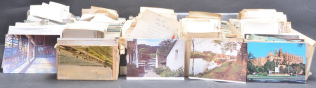 LARGE COLLECTION OF 20TH CENTURY POSTCARDS