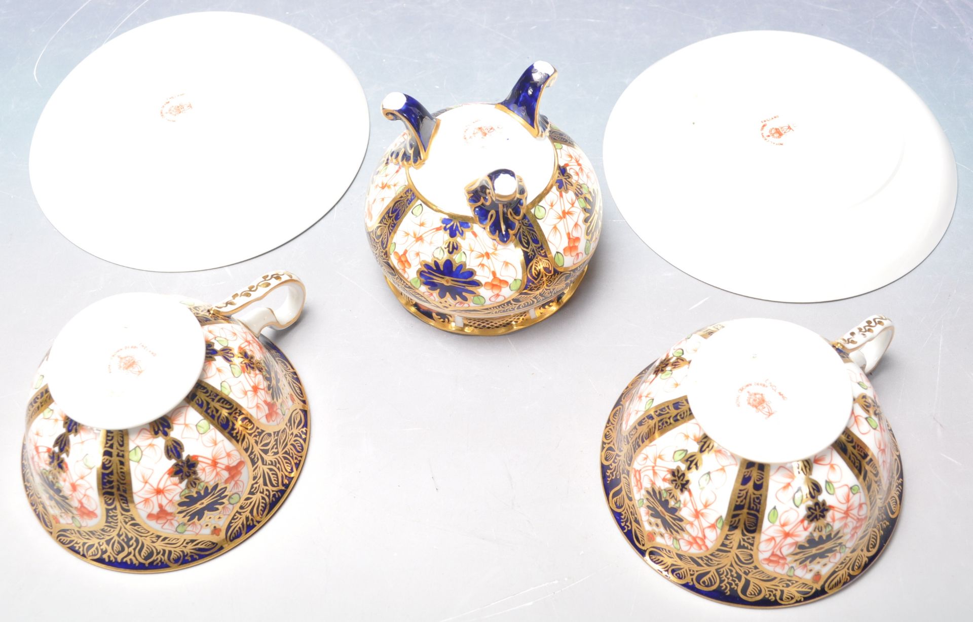 COLLECTION OF 1920S ROYAL CROWN DERBY IMARI CUPS AND SAUCERS - Image 5 of 6