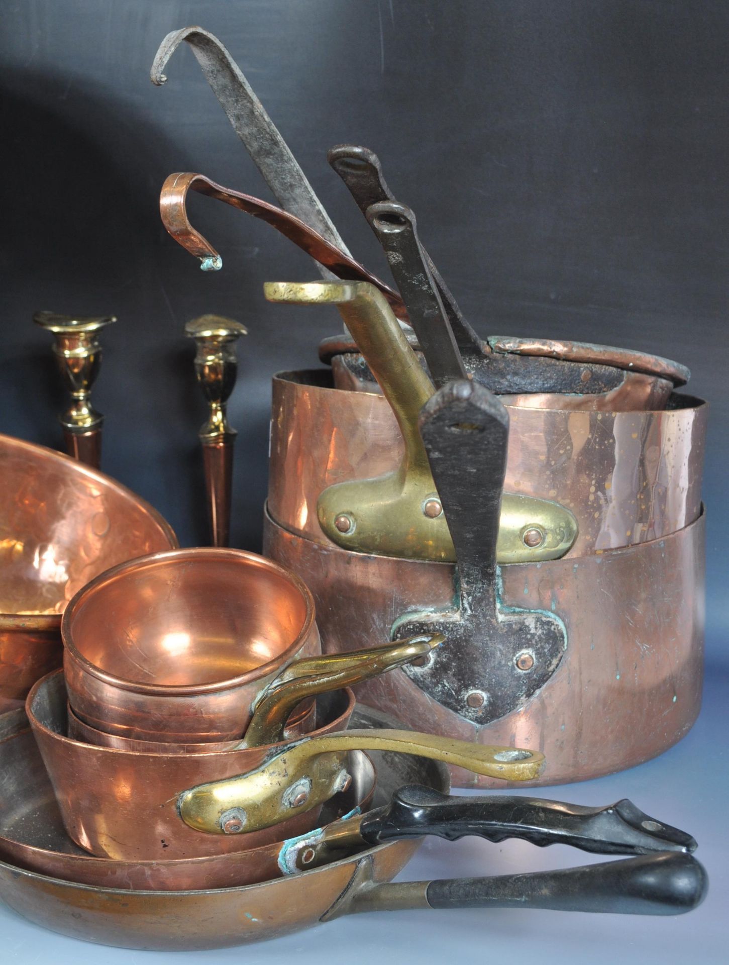 COPPER AND BRASS SAUCEPAN - JAM PANS AND COOKING WARES - Image 4 of 5