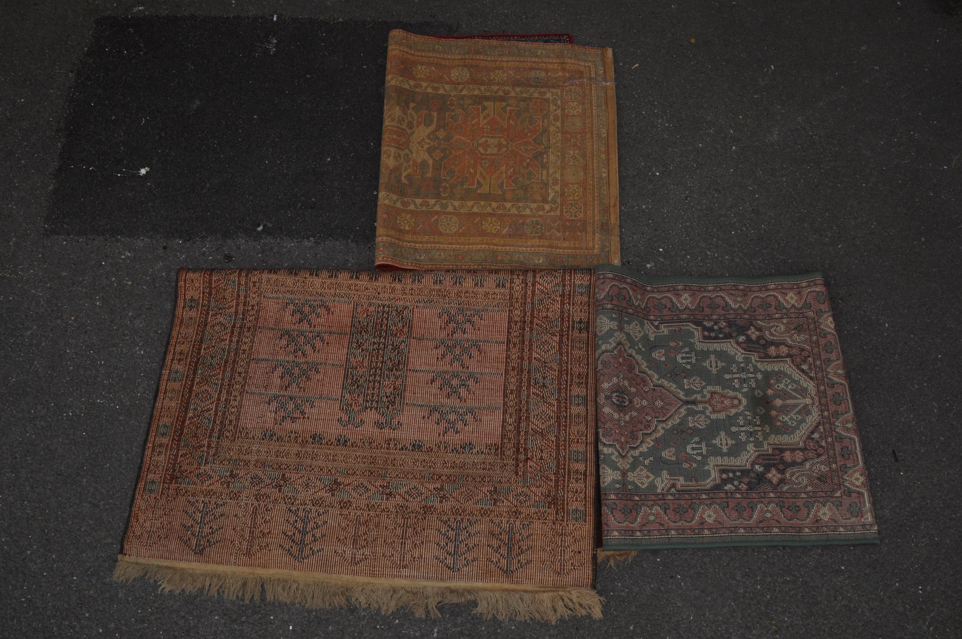 THREE PERSIAN ISLAMIC RUGS - Bild 9 aus 9