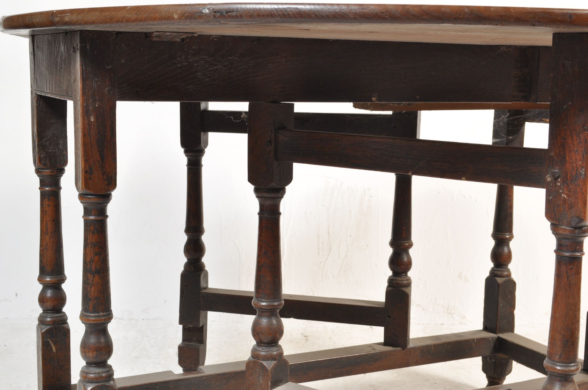 1930S OAK OVAL GATE LEG TABLE. - Bild 6 aus 6