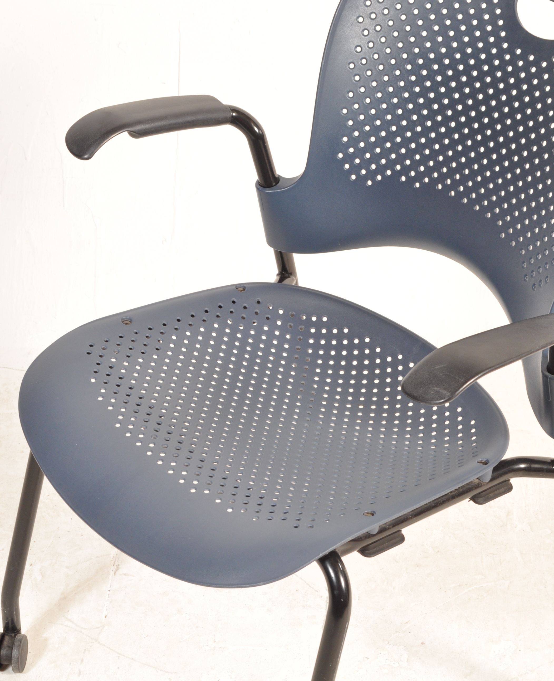 HERMAN MILLER - CAPER - CONTEMPORARY OFFICE CHAIR ON WHEELS - Image 3 of 5