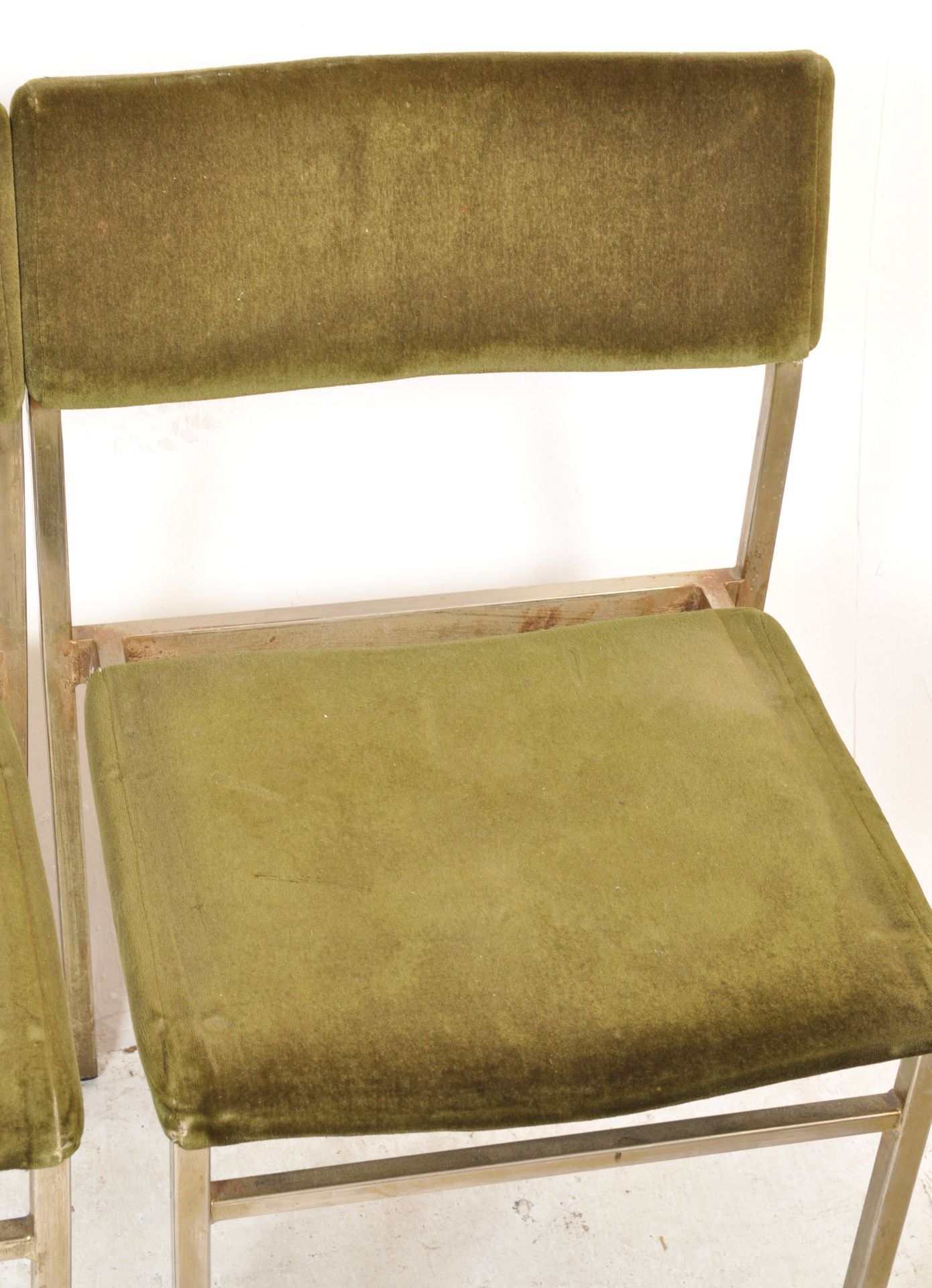 FOUR VINTAGE RETRO 20TH STACKING DINING CHAIRS. - Image 3 of 7