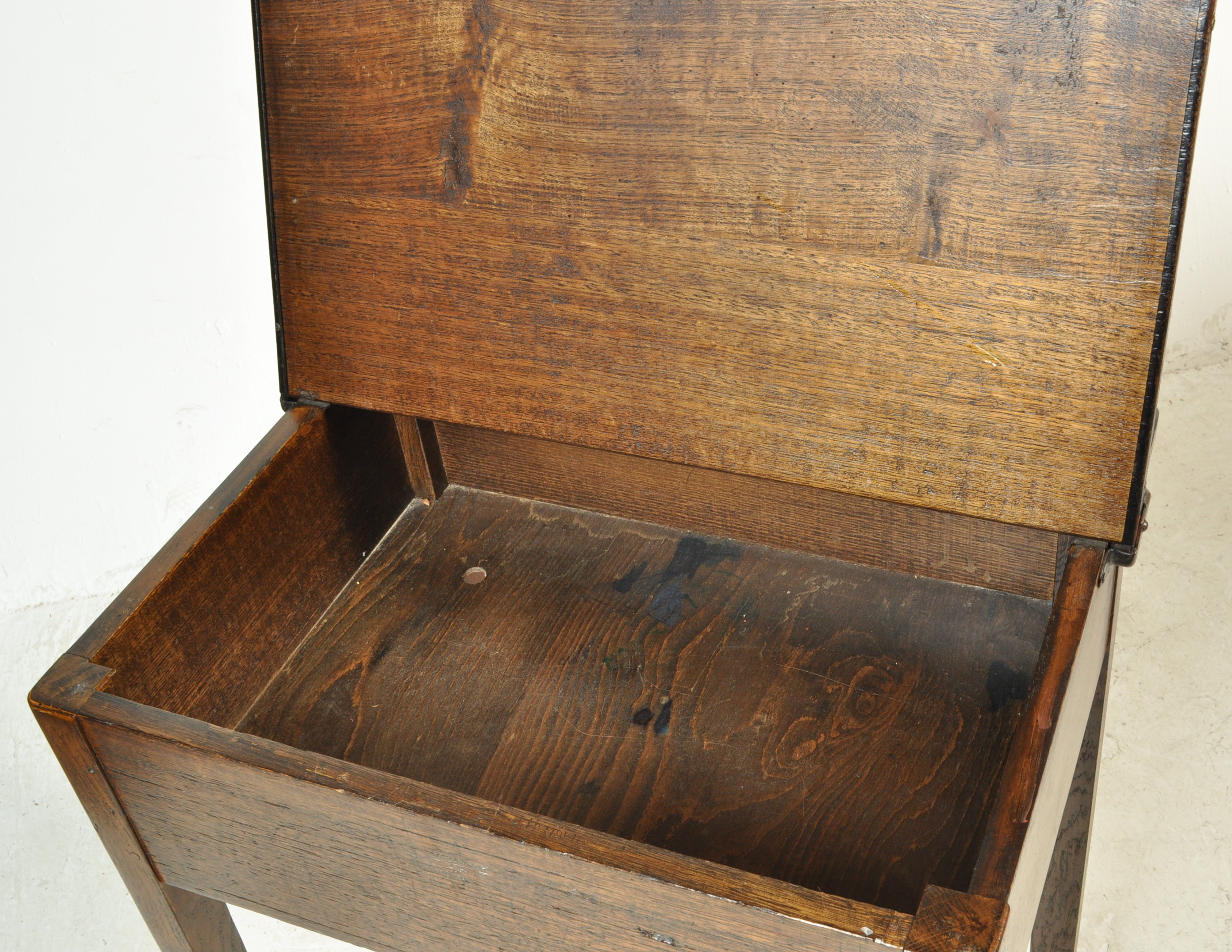 1930’S OAK SCHOOL DESK AND CHAIR - Image 6 of 6