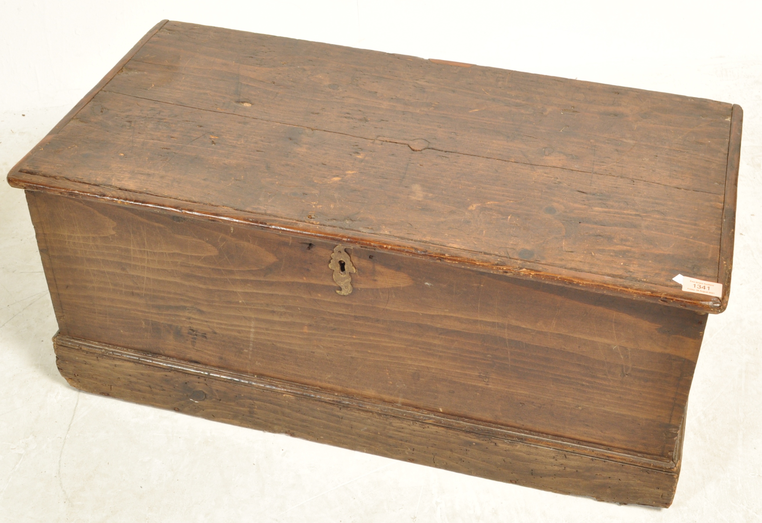 19TH CENTURY VICTORIAN OAK CHEST - Image 2 of 3