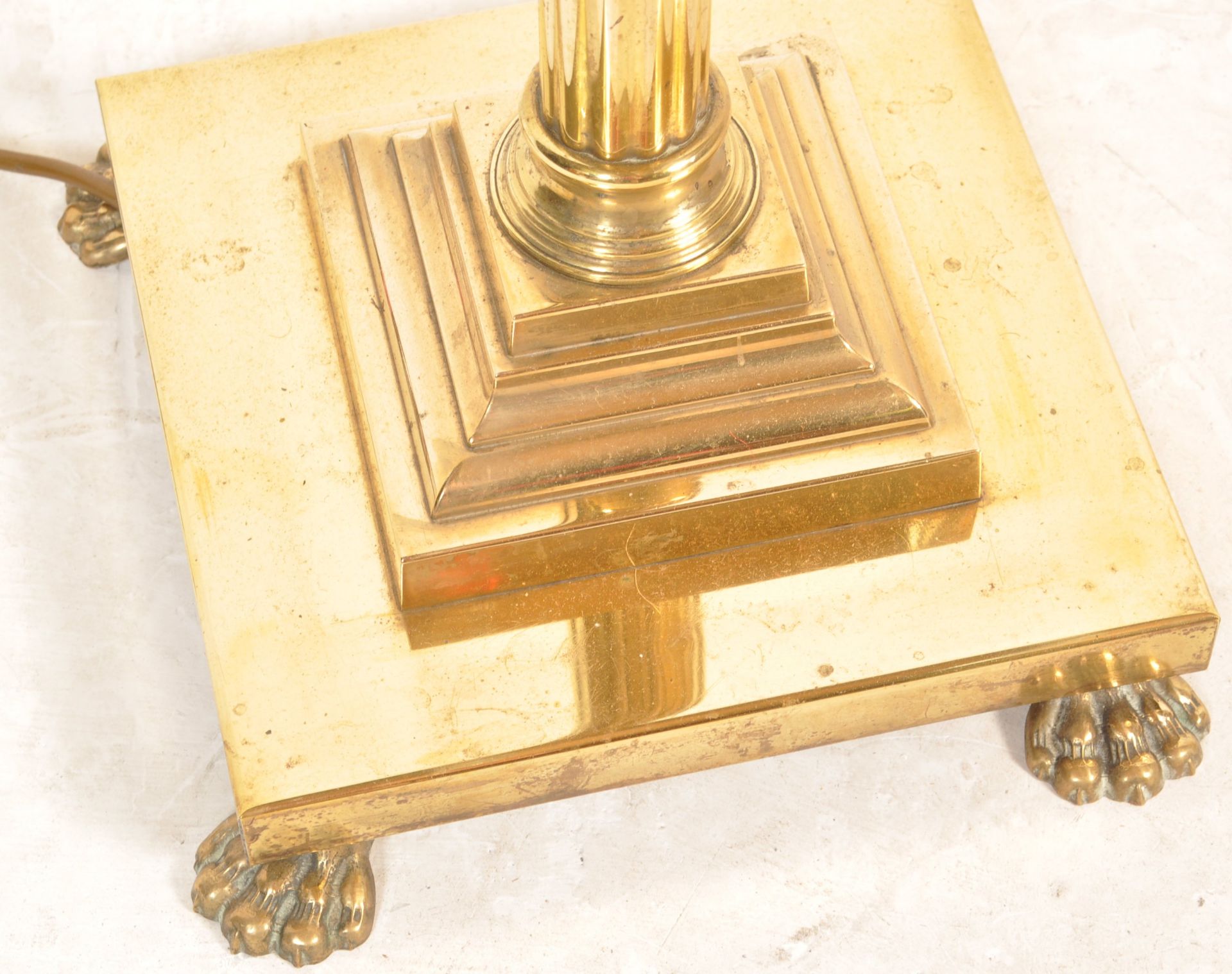 1970S CENTURY VINTAGE CORINTHIAN COLUMN BRASS STANDARD LAMP. - Image 2 of 5