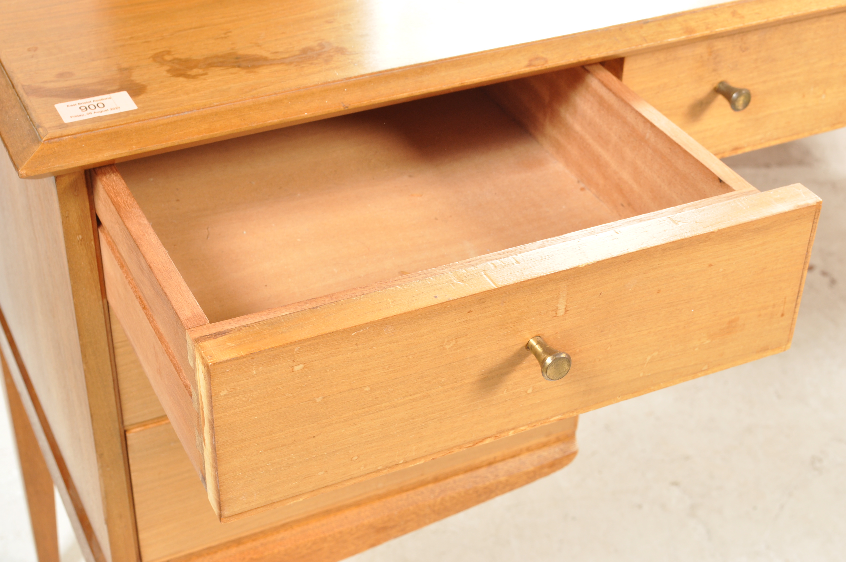 MID 20TH CENTURY ALFRED COX TEAK WOOD DRESSING TABLE - Image 7 of 9