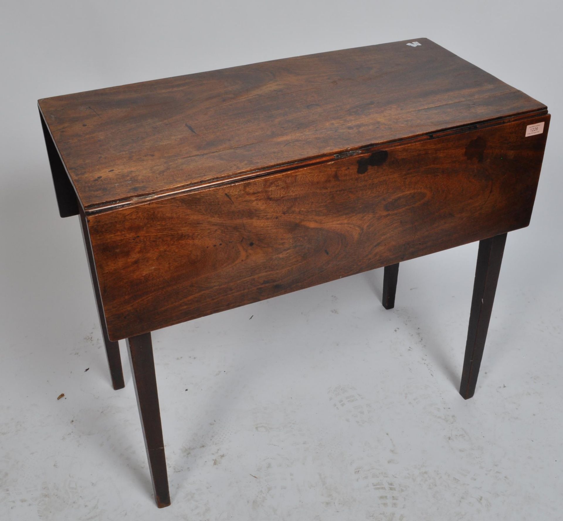 18TH CENTURY GEORGE III MAHOGANY PEMBROKE TABLE - Image 2 of 4