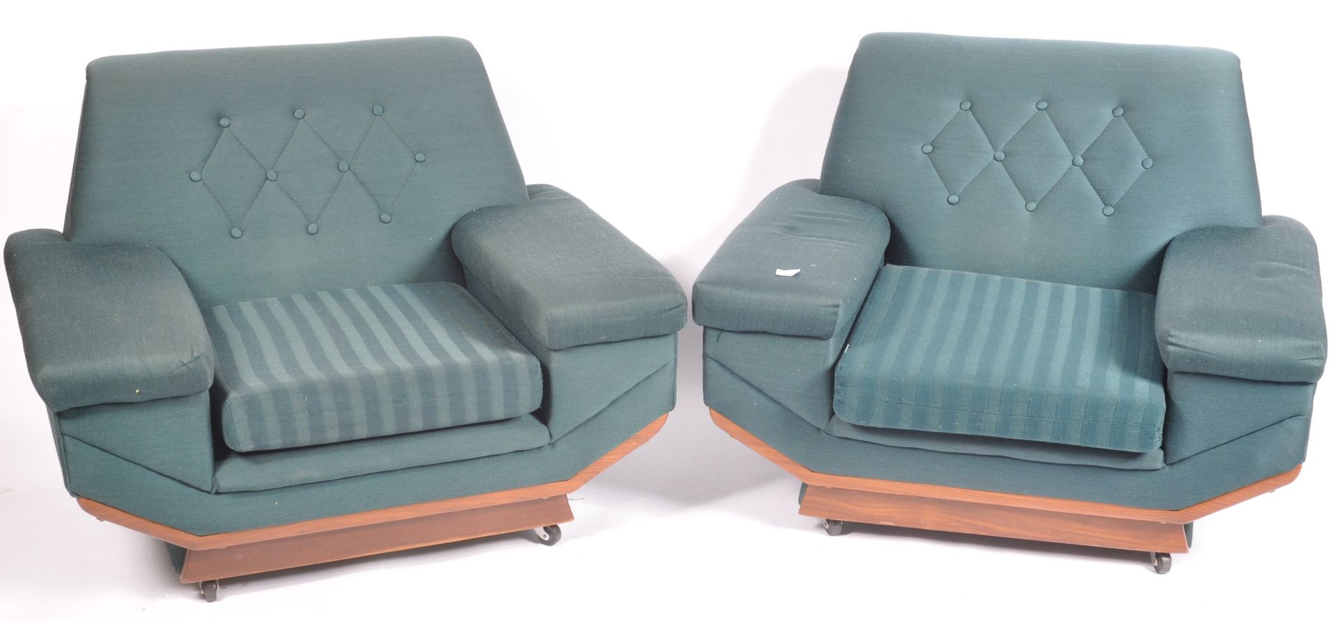 MID CENTURY DANISH PAIR OF ARMCHAIRS / LOUNGE CHAIRS - Image 2 of 6