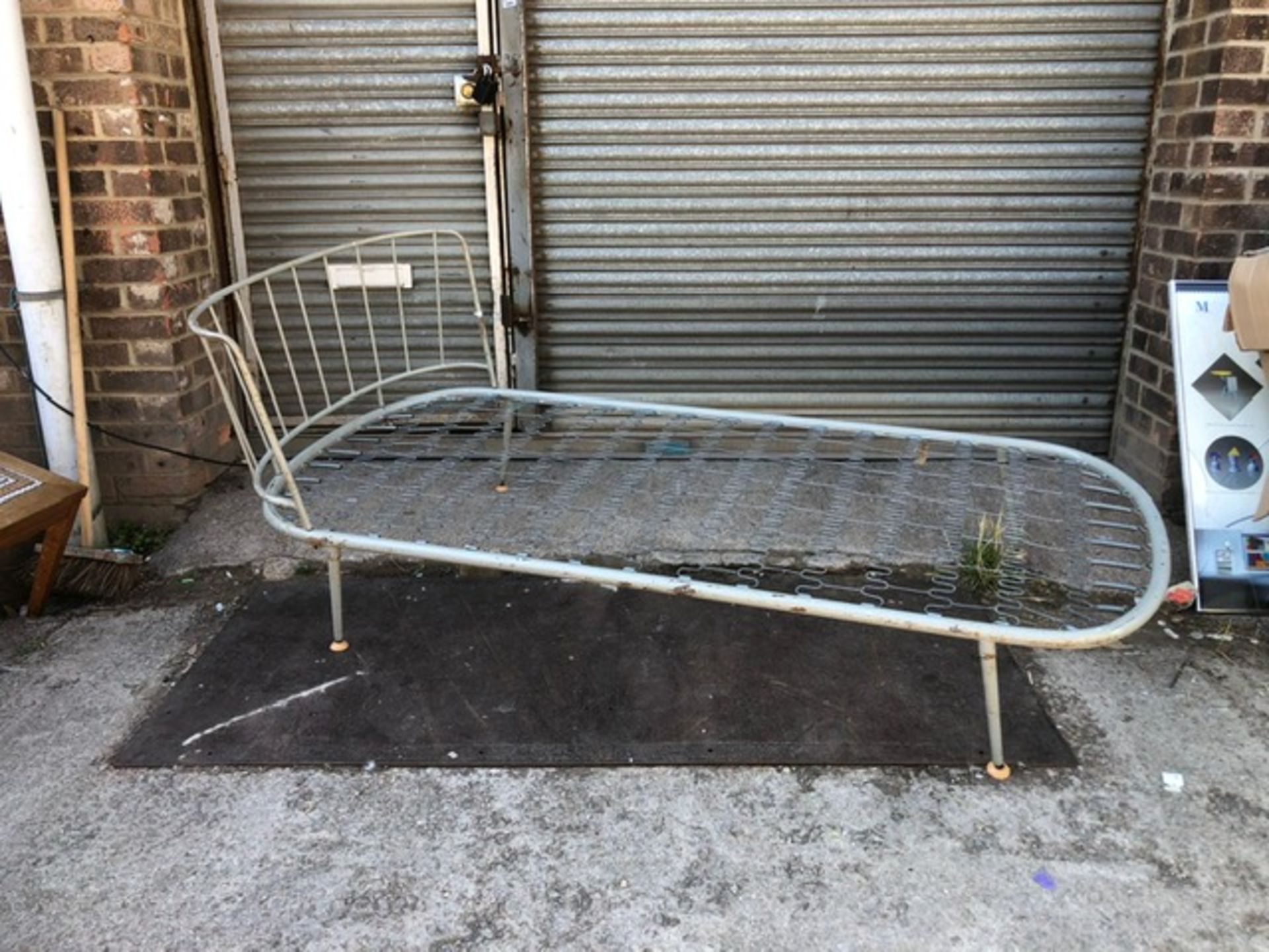 EARLY 20TH CENTURY 1920'S FRENCH TUBULAR METAL SINGLE BED