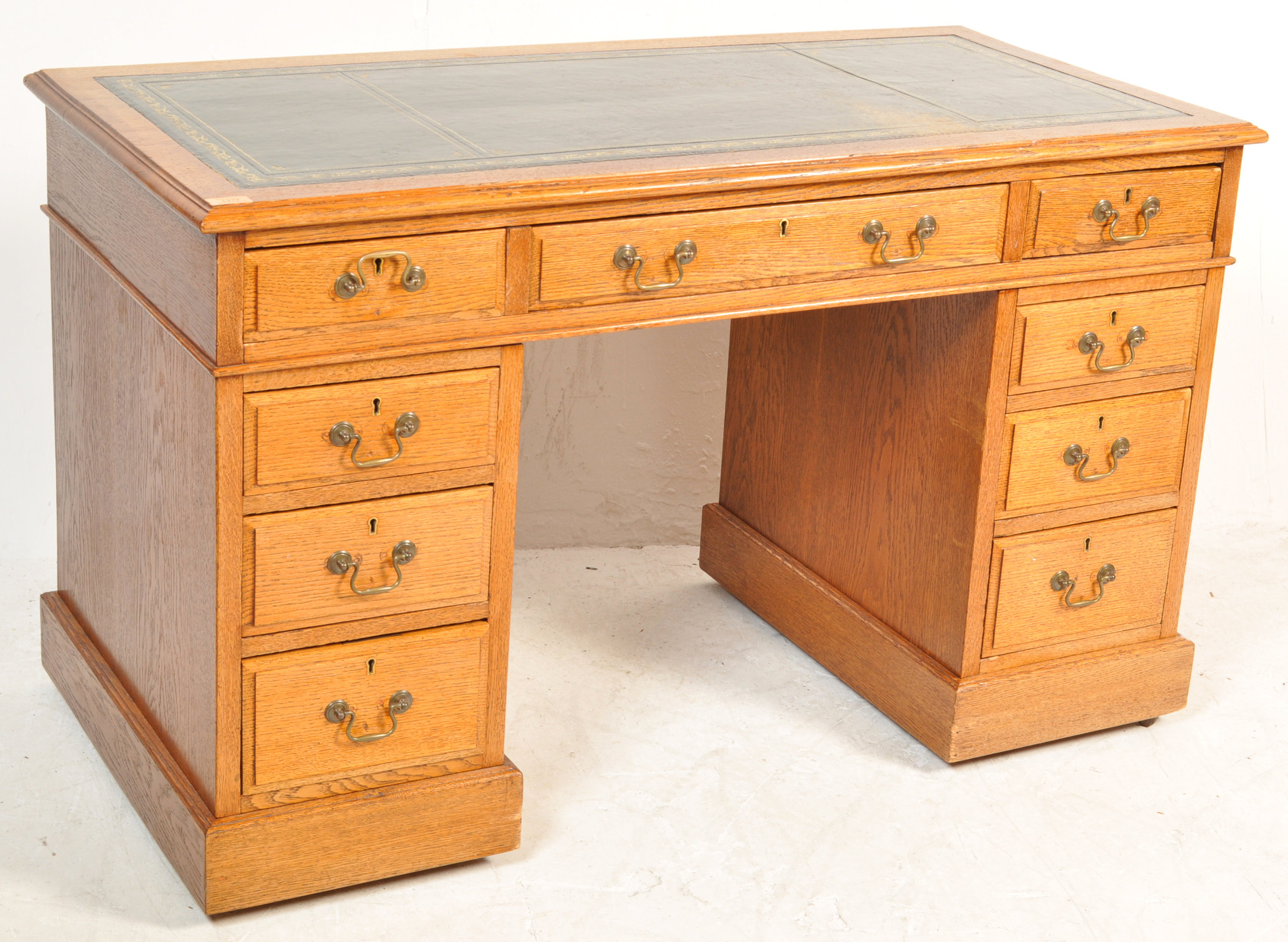 EARLY 20TH CENTURY OAK PEDESTAL DESK - Image 2 of 8