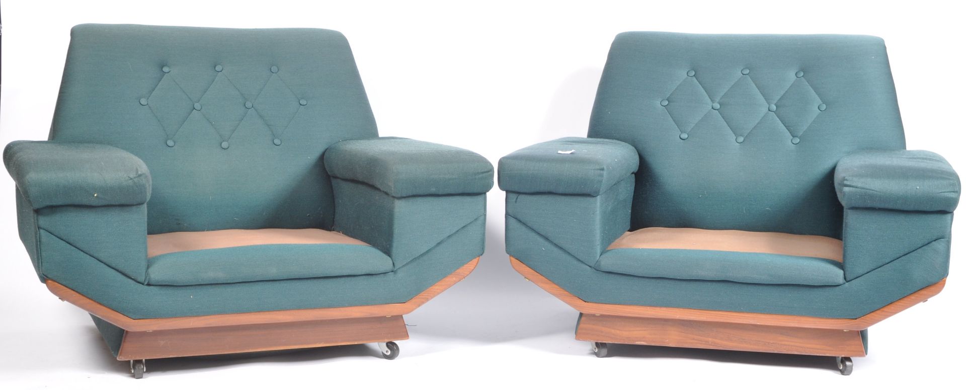 MID CENTURY DANISH PAIR OF ARMCHAIRS / LOUNGE CHAIRS - Image 5 of 6