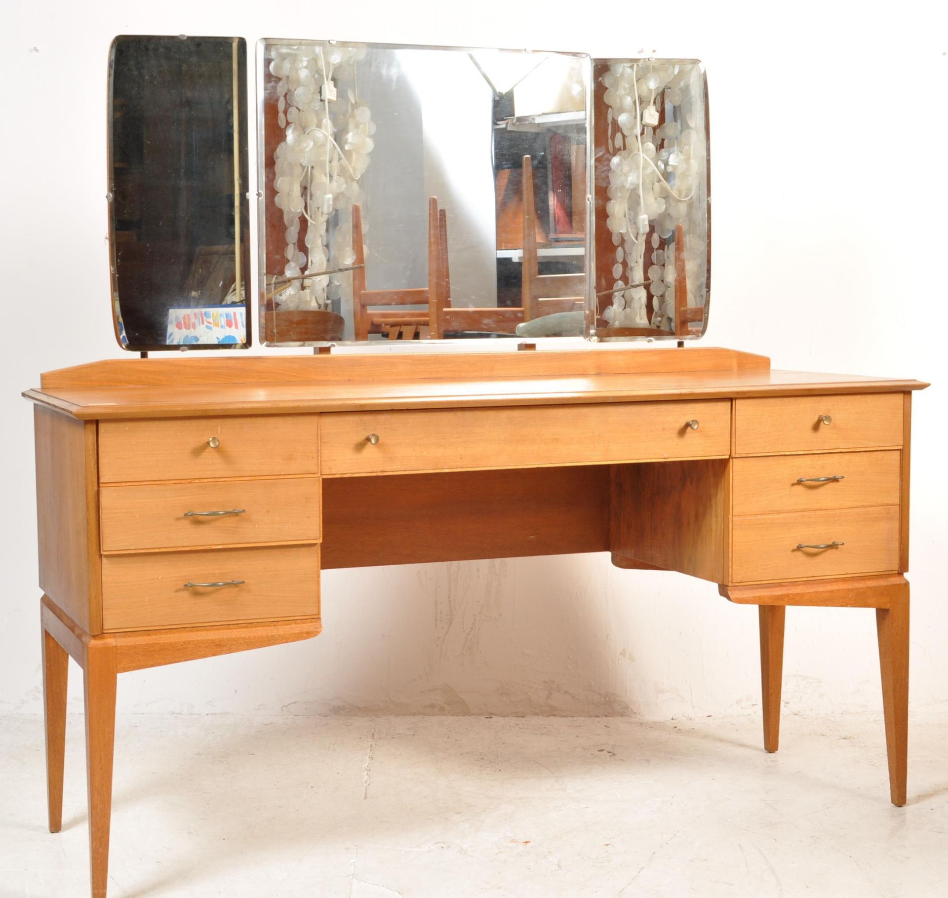 MID 20TH CENTURY ALFRED COX TEAK WOOD DRESSING TABLE - Image 2 of 9