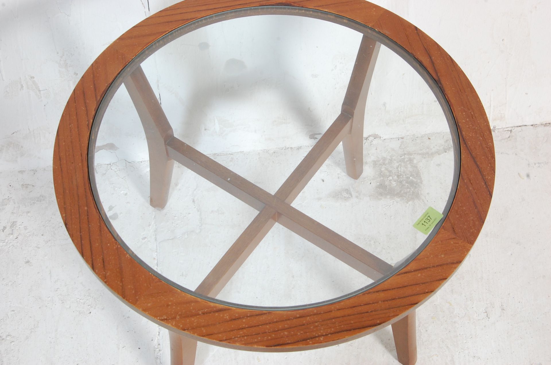 DANISH INSPIRED TEAK WOOD VENEER AND GLASS COFFEE TABLE - Bild 3 aus 5