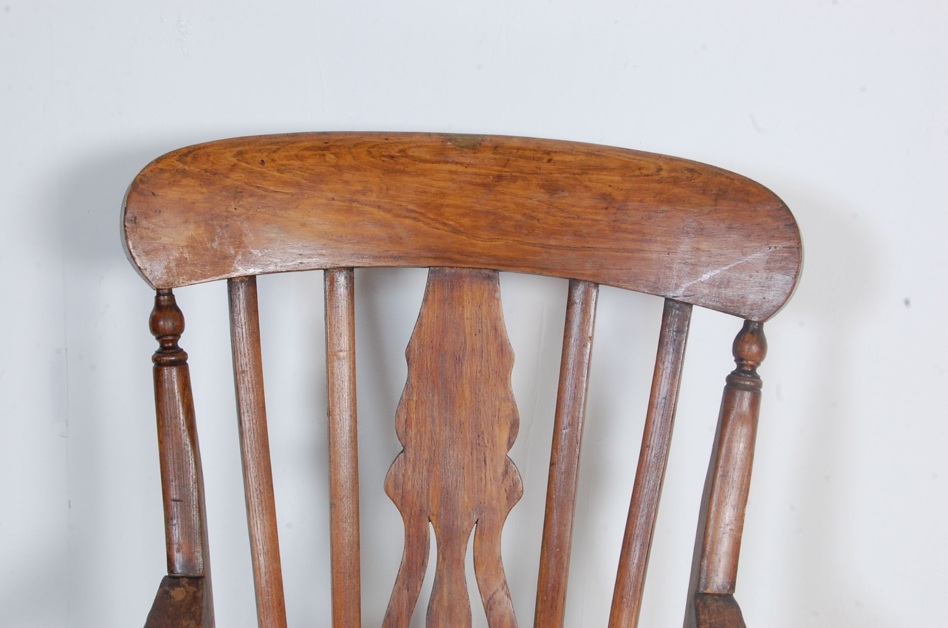 19TH CENTURY VICTORIAN BEECH AND ELM WINDSOR CHAIR - Image 3 of 7